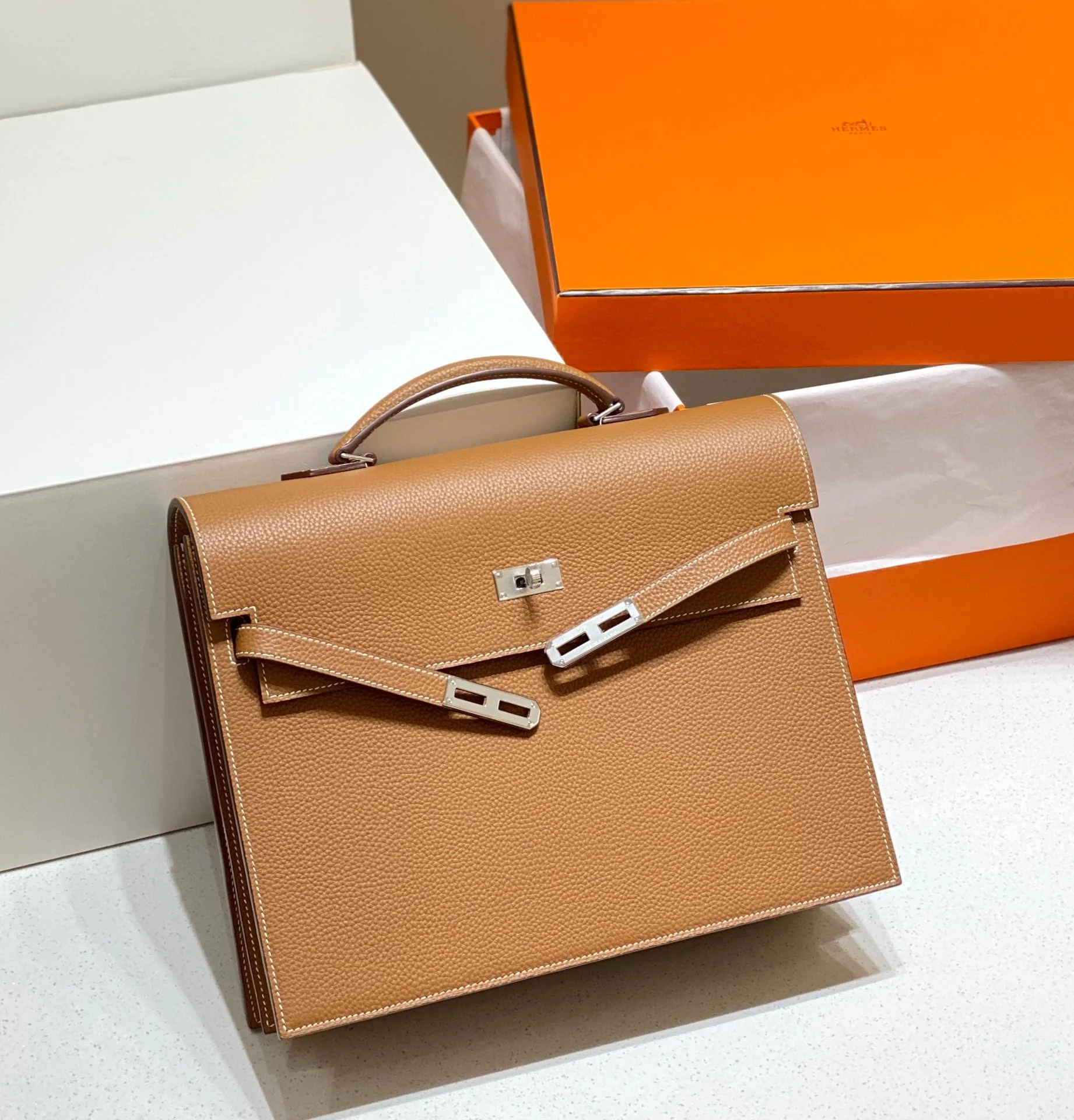 KELLY DEPECHES 34 BRIEFCASE IN GOLD TOGO CALFSKIN SILVER HARDWARE