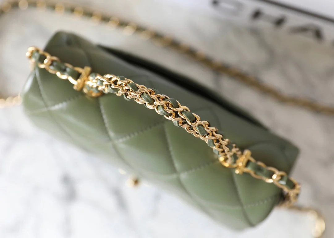 CHANEL 25S FLAP BAG 19 CM IN MOSS GREEN LAMBSKIN WITH GOLD HARDWARE