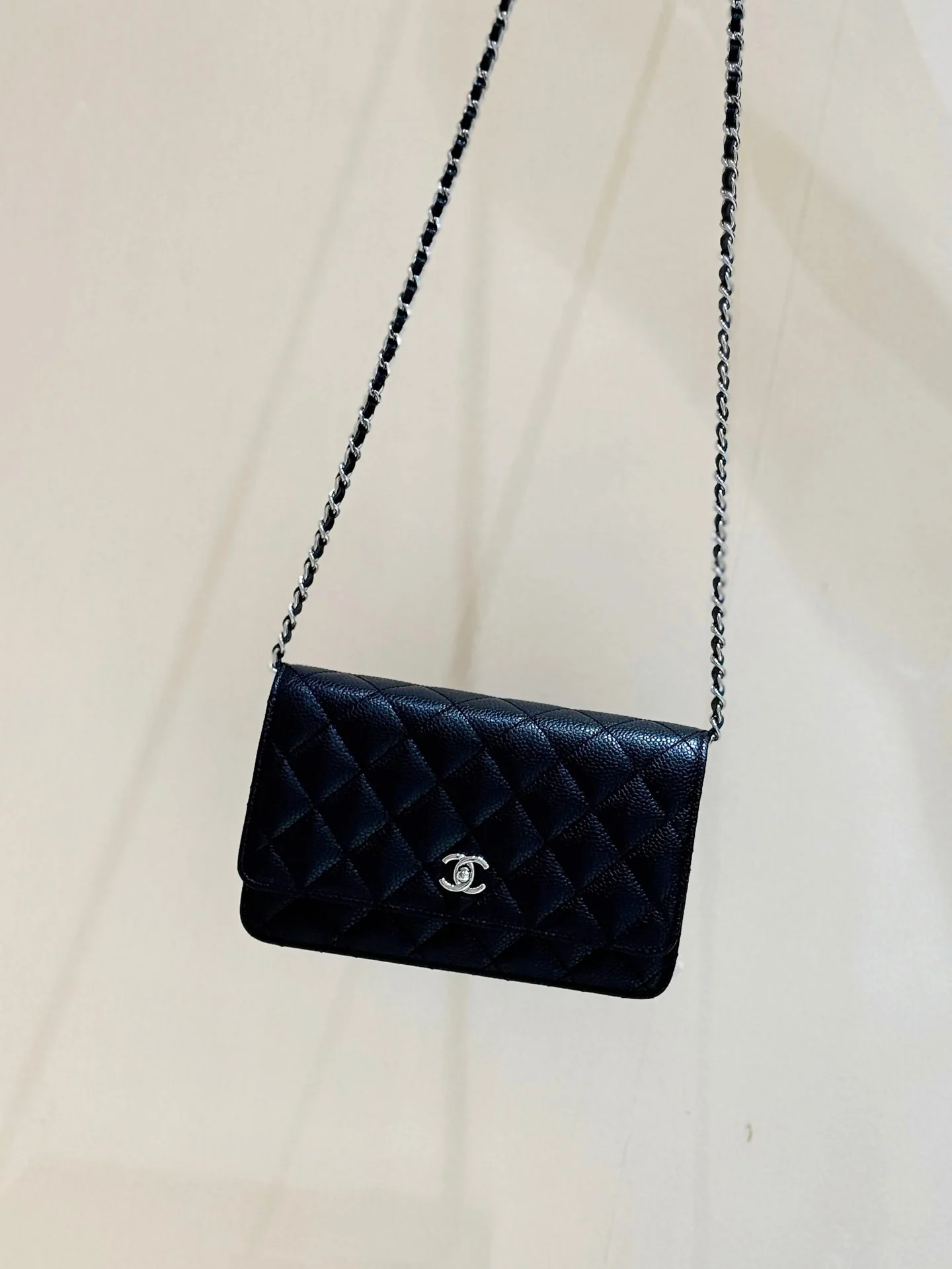 CHANEL 25S MINI FLAP BAG 19 IN BLACK CALFSKIN GOLD HARDWARE