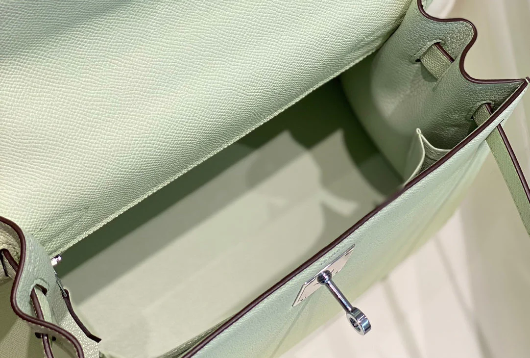 KELLY 28CM IN VERT FIZZ SWIFT CALFSKIN SILVER HARDWARE