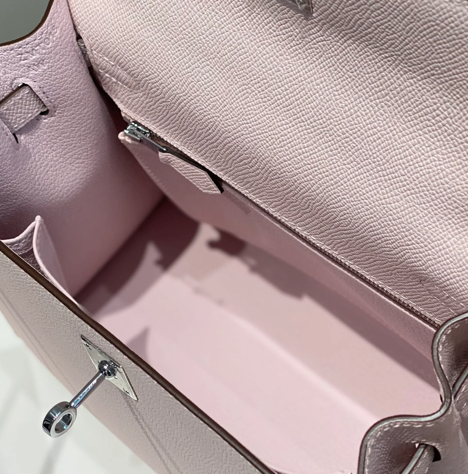 KELLY 25CM IN EPSOM MAUVE SWIFT CALFSKIN SILVER HARDWARE