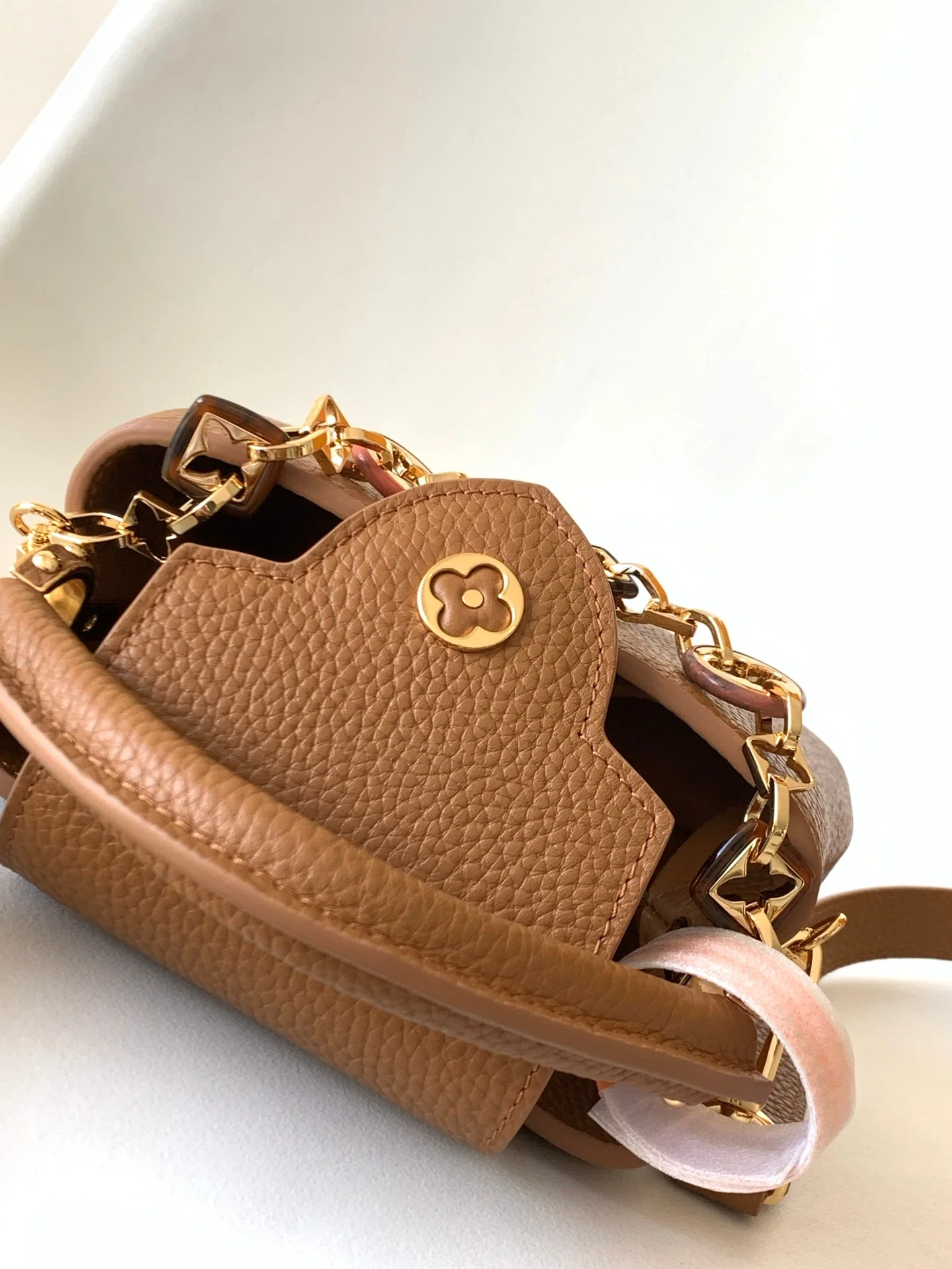 LV 25S CAPUCINES BAG 21 IN TAN CALFSKIN GOLD HARDWARE
