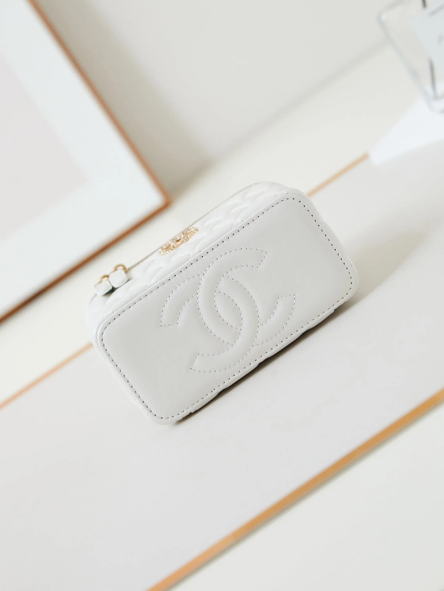CHANEL 25S MINI VANITY BAG 16 CM IN WHITE LAMBSKIN WITH CRYSTAL-EMBELLISHED CC LOGO