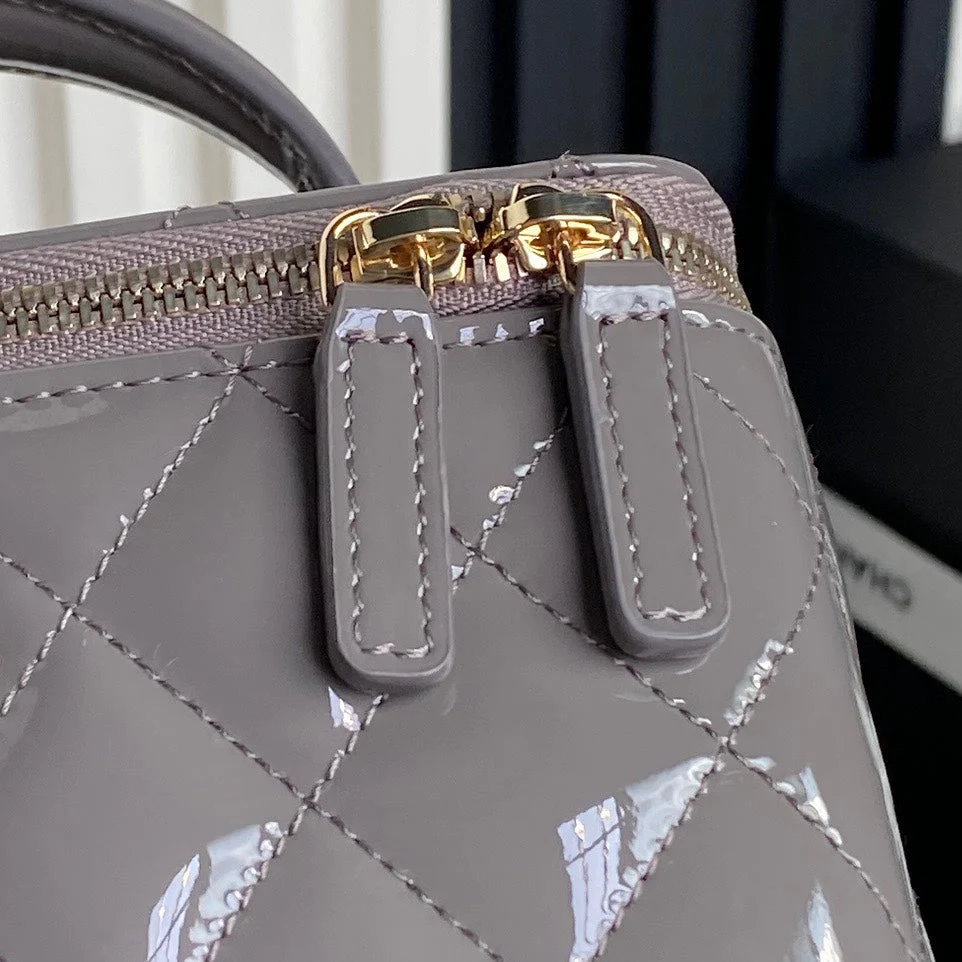 CHANEL 25S VANITY CASE 17 IN CHARCOAL GRAY PATENT CALFSKIN GOLD HARDWARE