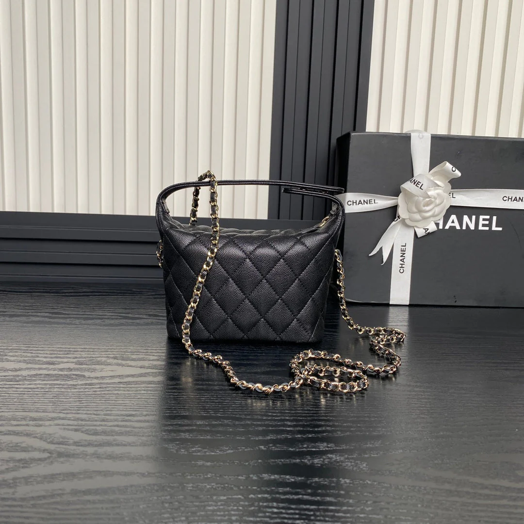 HOBO BAG 21 IN BLACK GRAINED CALFSKIN GOLD HARDWARE