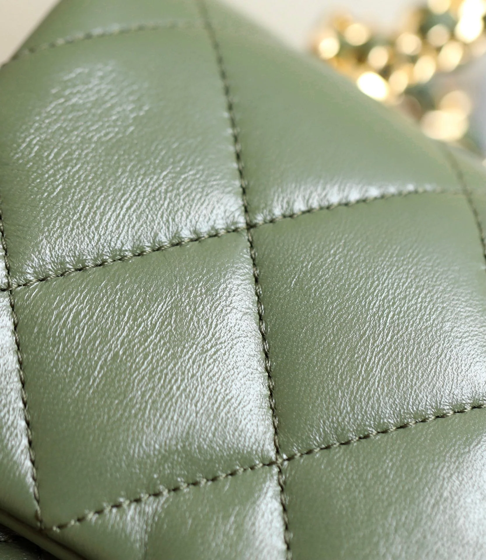 CHANEL 25S FLAP BAG 19 CM IN MOSS GREEN LAMBSKIN WITH GOLD HARDWARE