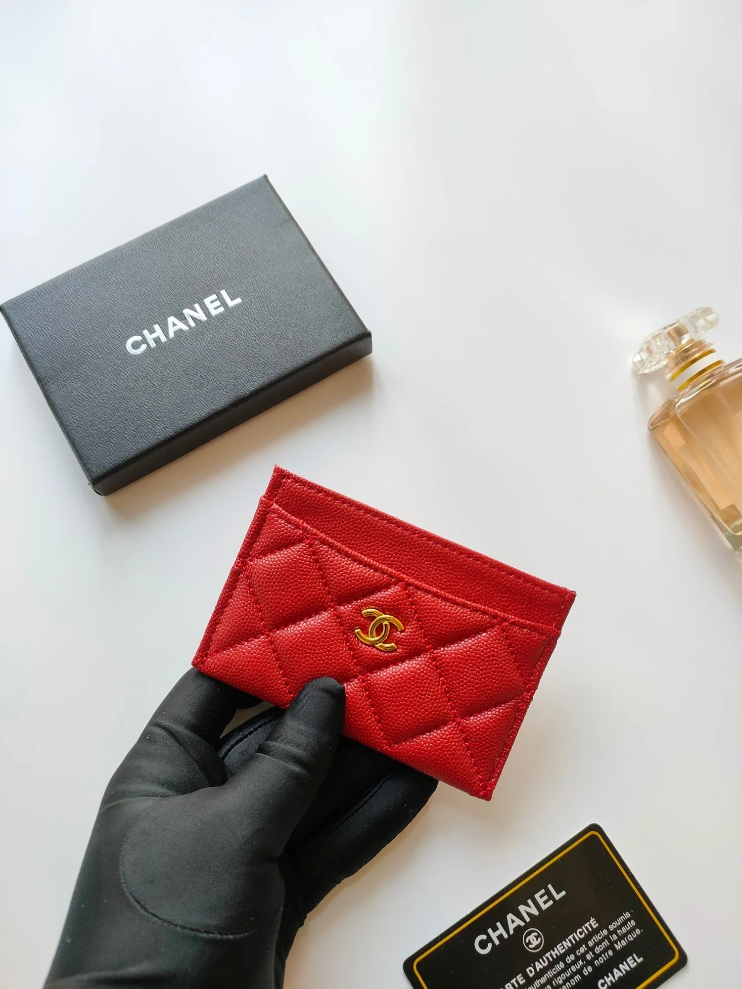 CC CARD HOLDER 11.2 RED GRAINED CALFSKIN GOLD ICON