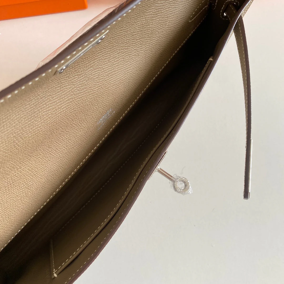 KELLY CUT 31 IN MOCHA BROWN CALFSKIN WITH SILVER HARDWARE