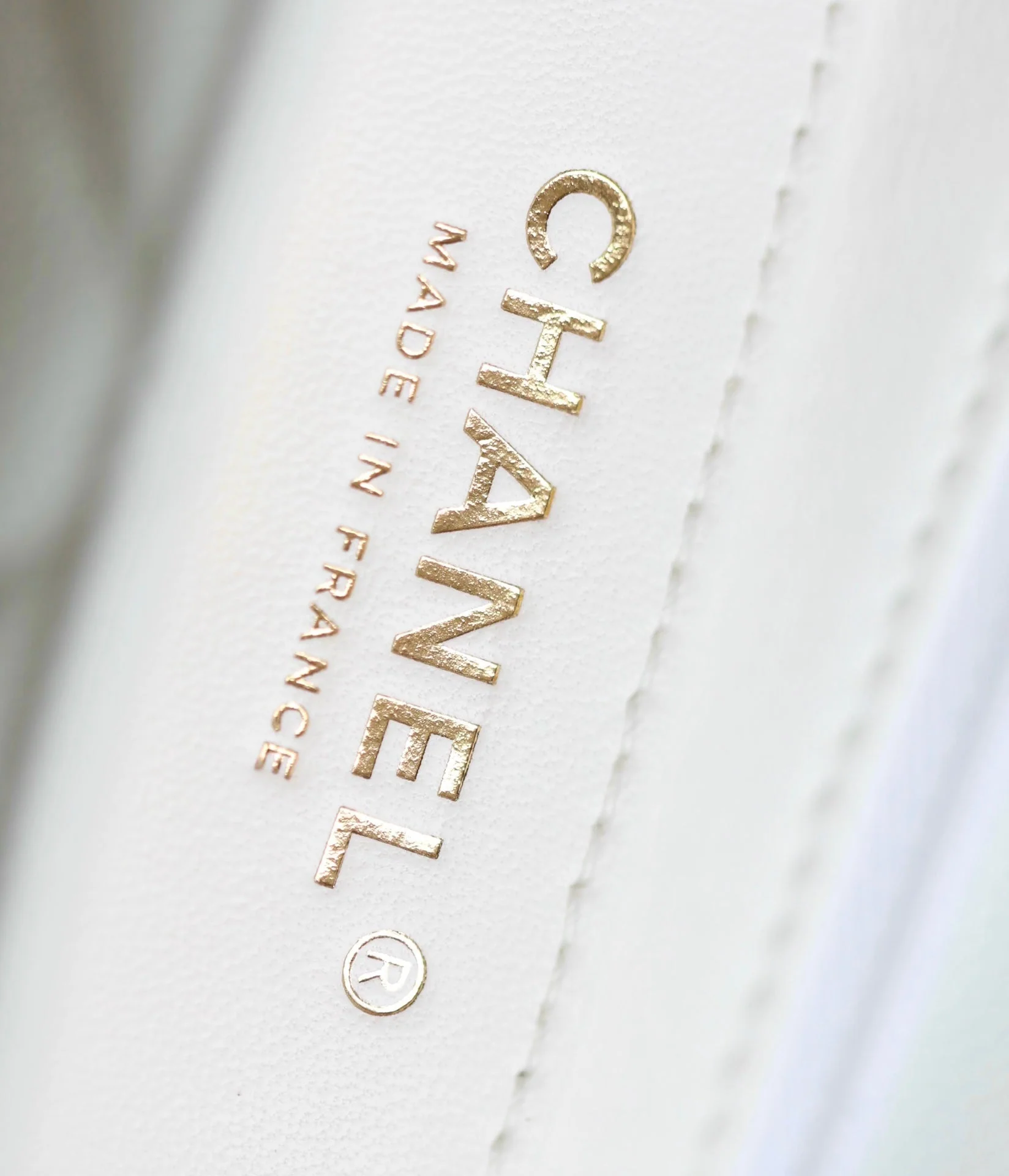 CHANEL 25S FLAP BAG 21 CM IN WHITE LAMBSKIN WITH GOLD HARDWARE