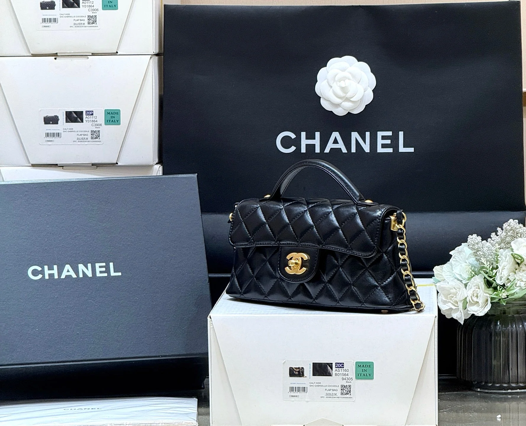 QUILTED FLAP BAG WITH HANDLE 20 IN BLACK LAMBSKIN GOLD PLATED METAL