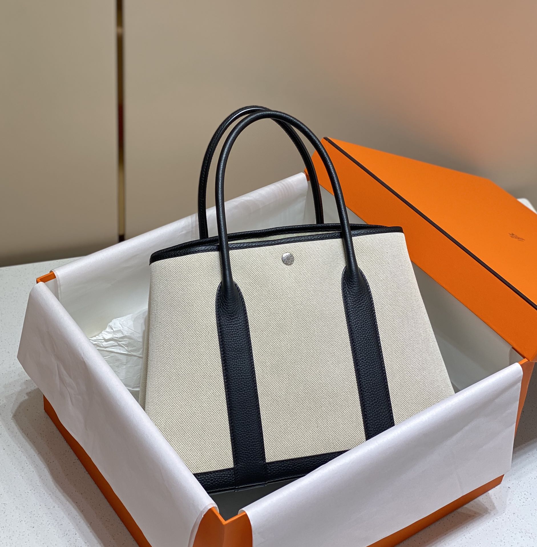 GARDEN PARTY 36CM IN WHITE TOILETS COTTON CANVAS AND BLACK CALFSKIN