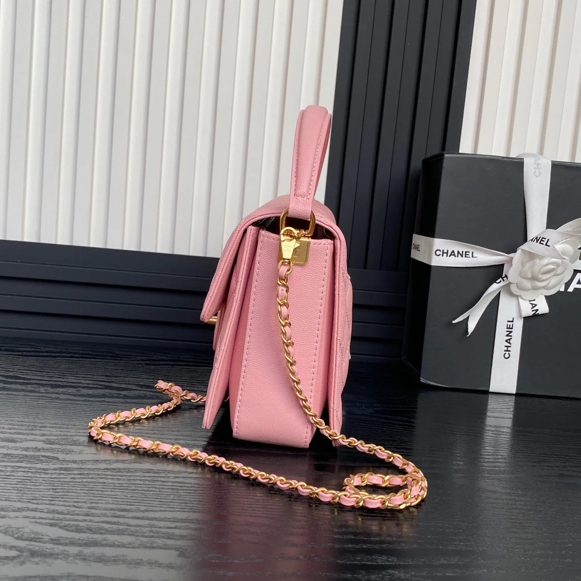 RETRO STYLE FLAP BAG 22 IN LIGHT PINK GRAINED CALFSKIN GOLD HARDWARE