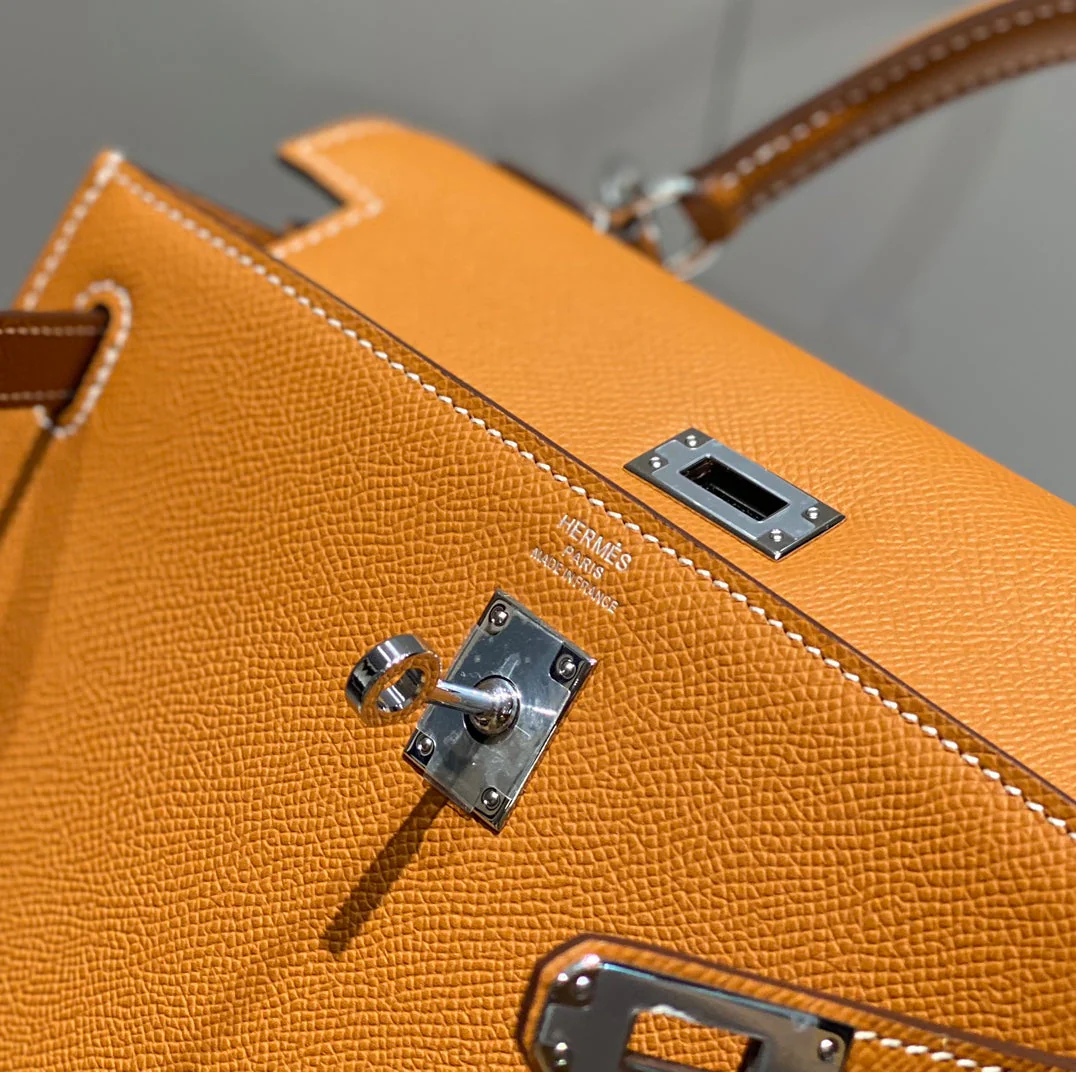 KELLY 25CM IN GOLD EPSOM CALFSKIN SILVER HARDWARE