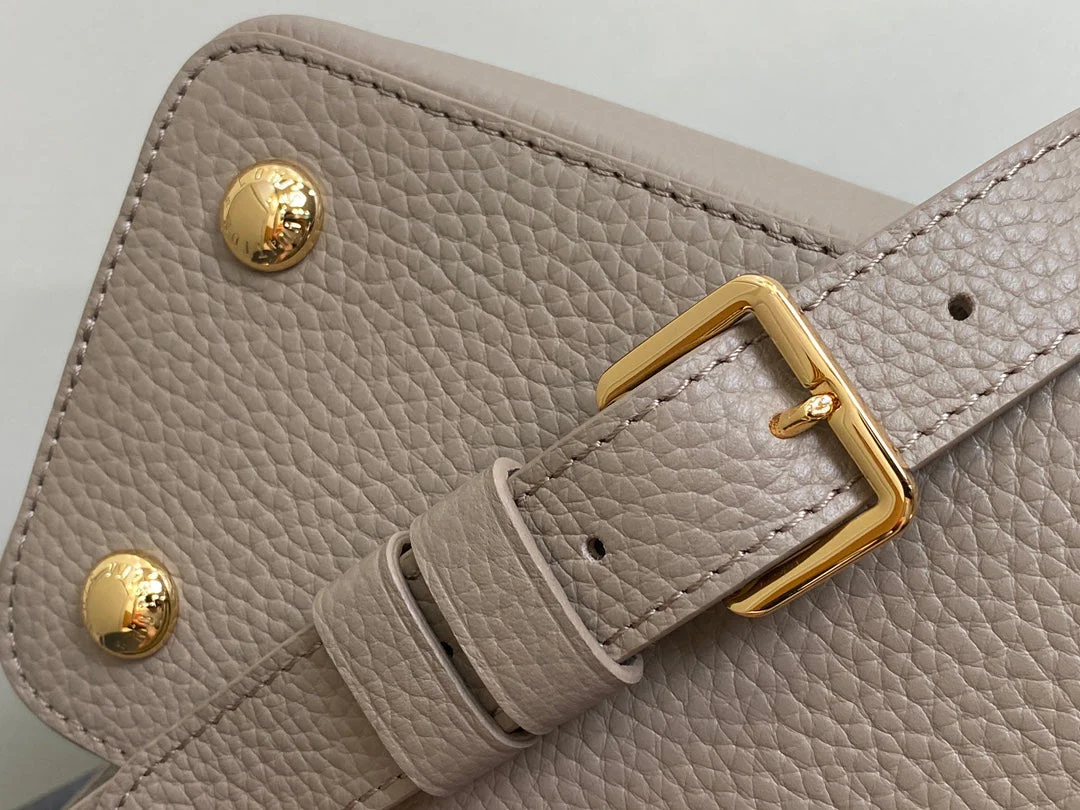 CAPUCINES MM 31 IN KHAKI BROWN TAURILLON