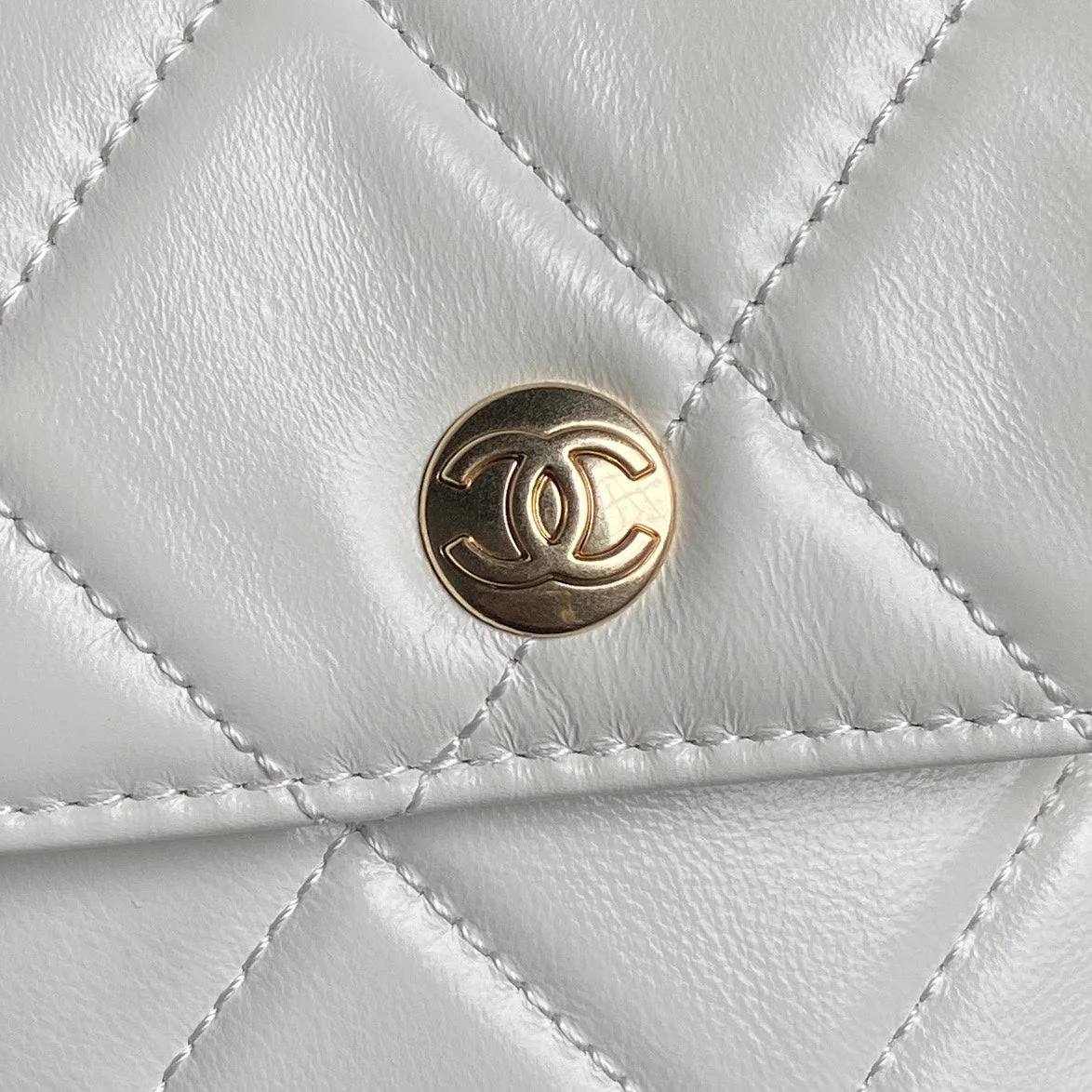 BOWLING BAG 29 IN OFF-WHITE CALFSKIN GOLD HARDWARE
