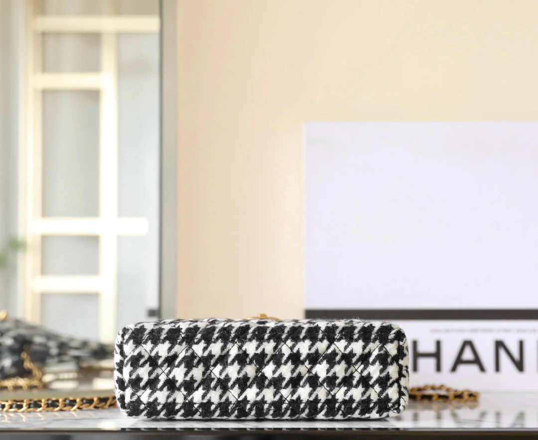 CHANEL 25S KELLY BAG 19 CM IN BLACK MIX WHITE TWEED WITH GOLD HARDWARE