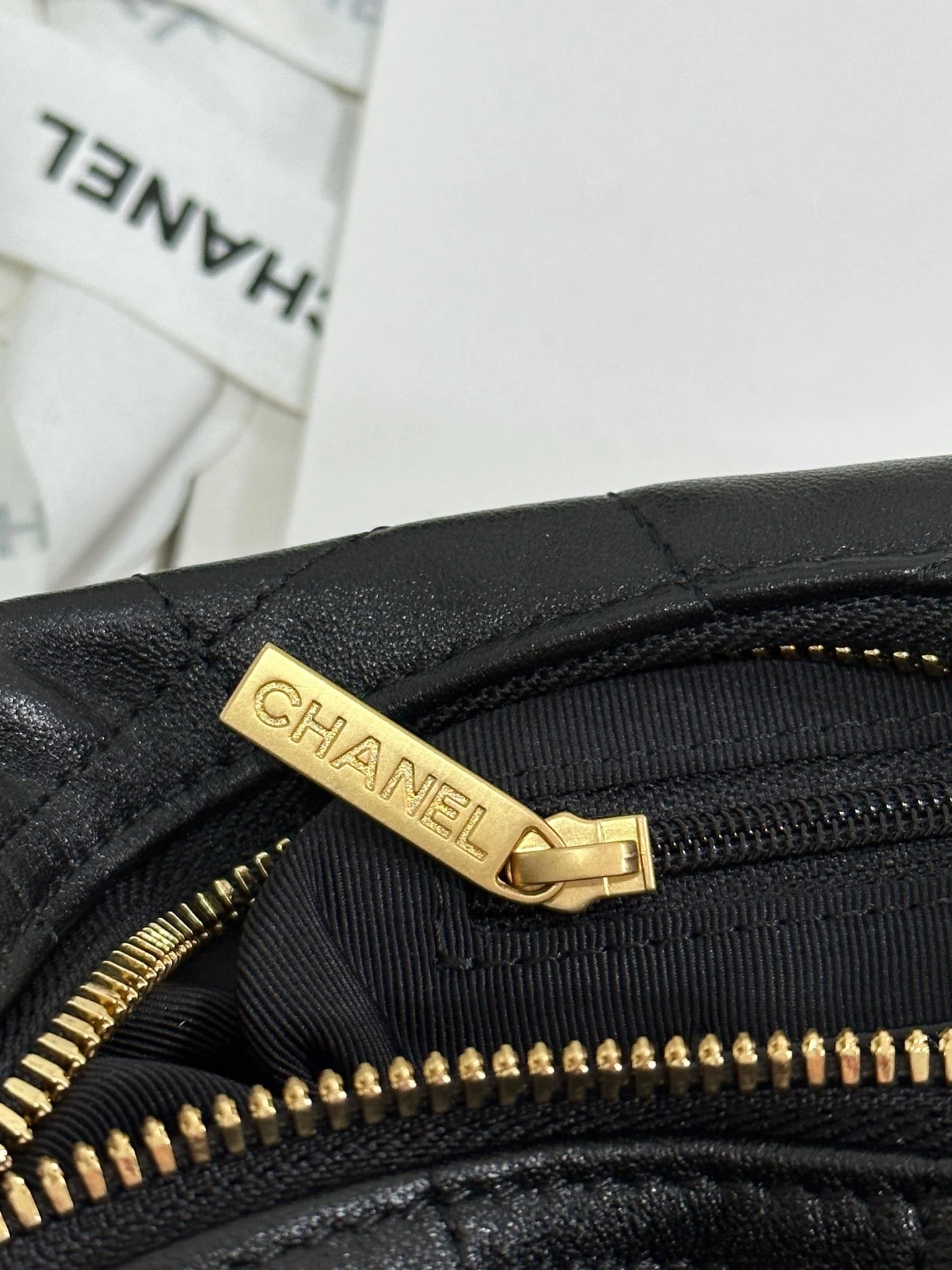QUILTED HOBO CARGO BAG 31 IN BLACK CALFSKIN GOLD CHAIN