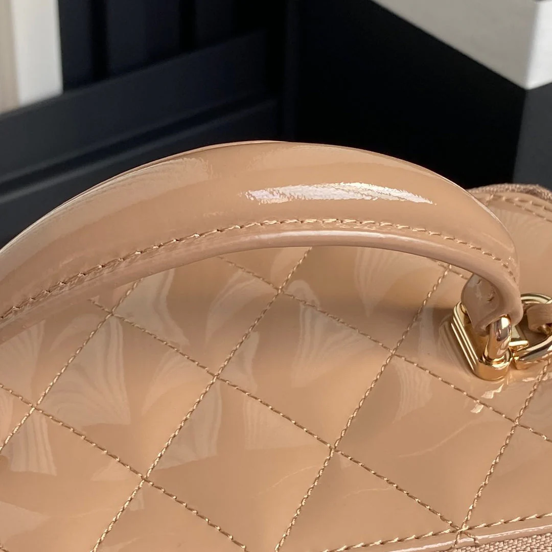 CHANEL 25S VANITY CASE 17 IN TAN BROWN PATENT CALFSKIN GOLD HARDWARE