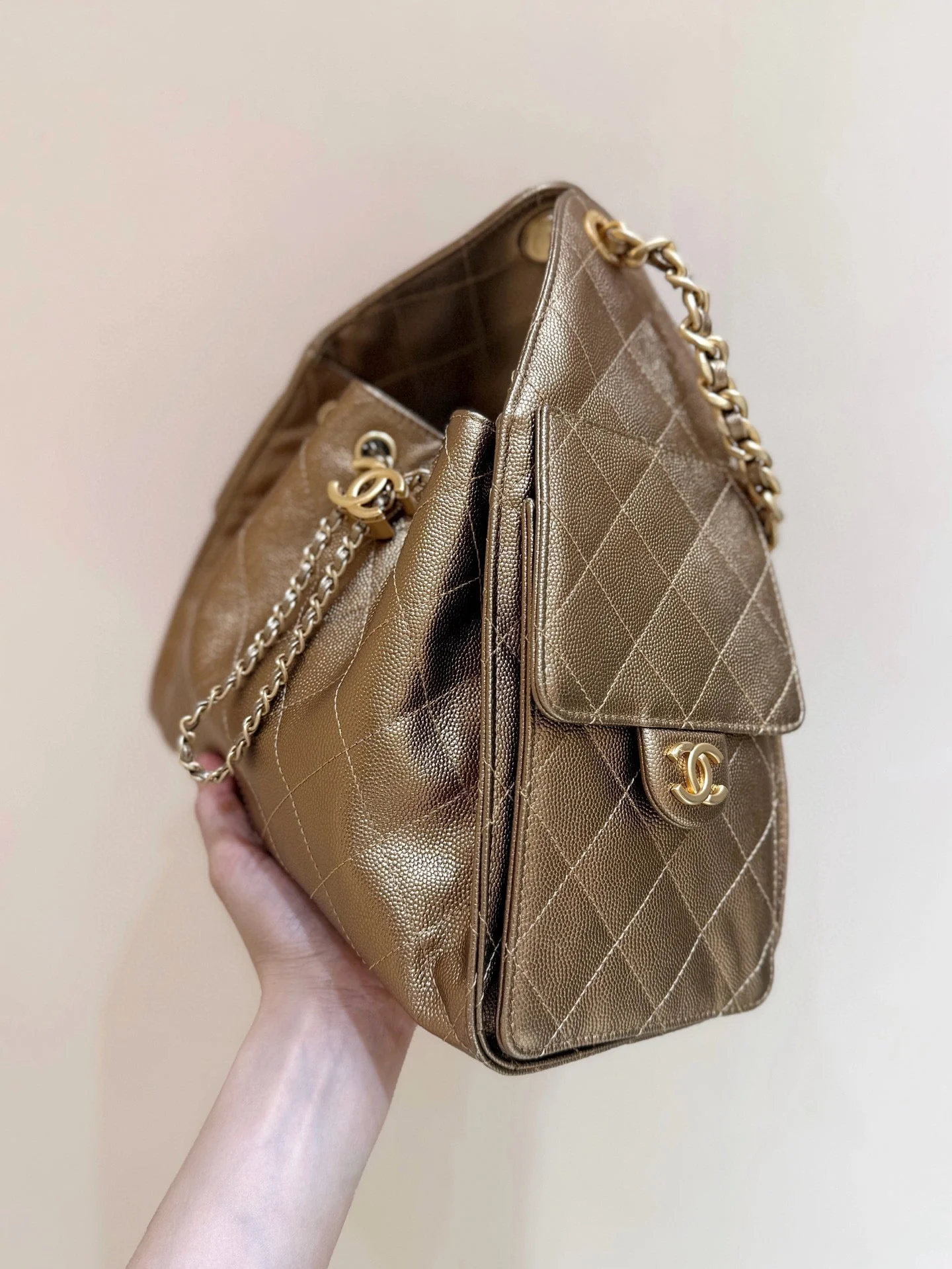 CHANEL 25 MEDIUM HANDBAG IN GOLDEN BROWN CALFSKIN WITH GOLD HARDWARE