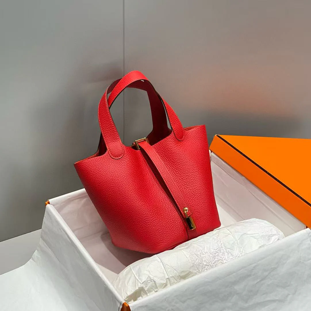 HM PICOTIN LOCK 18 RED CALFSKIN