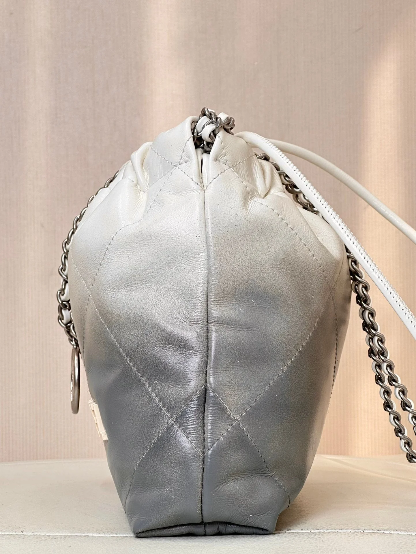 CC HOBO MINI 20CM WHITE GREY LAMBSKIN SILVER HARDWARE