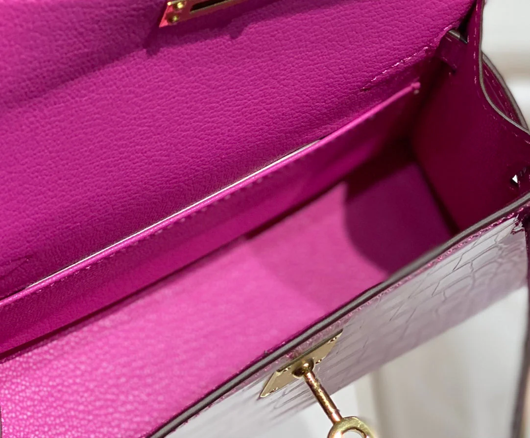 HERMES 25S MINI KELLY 19 IN DEEP MAGENTA CALFSKIN GOLD HARDWARE