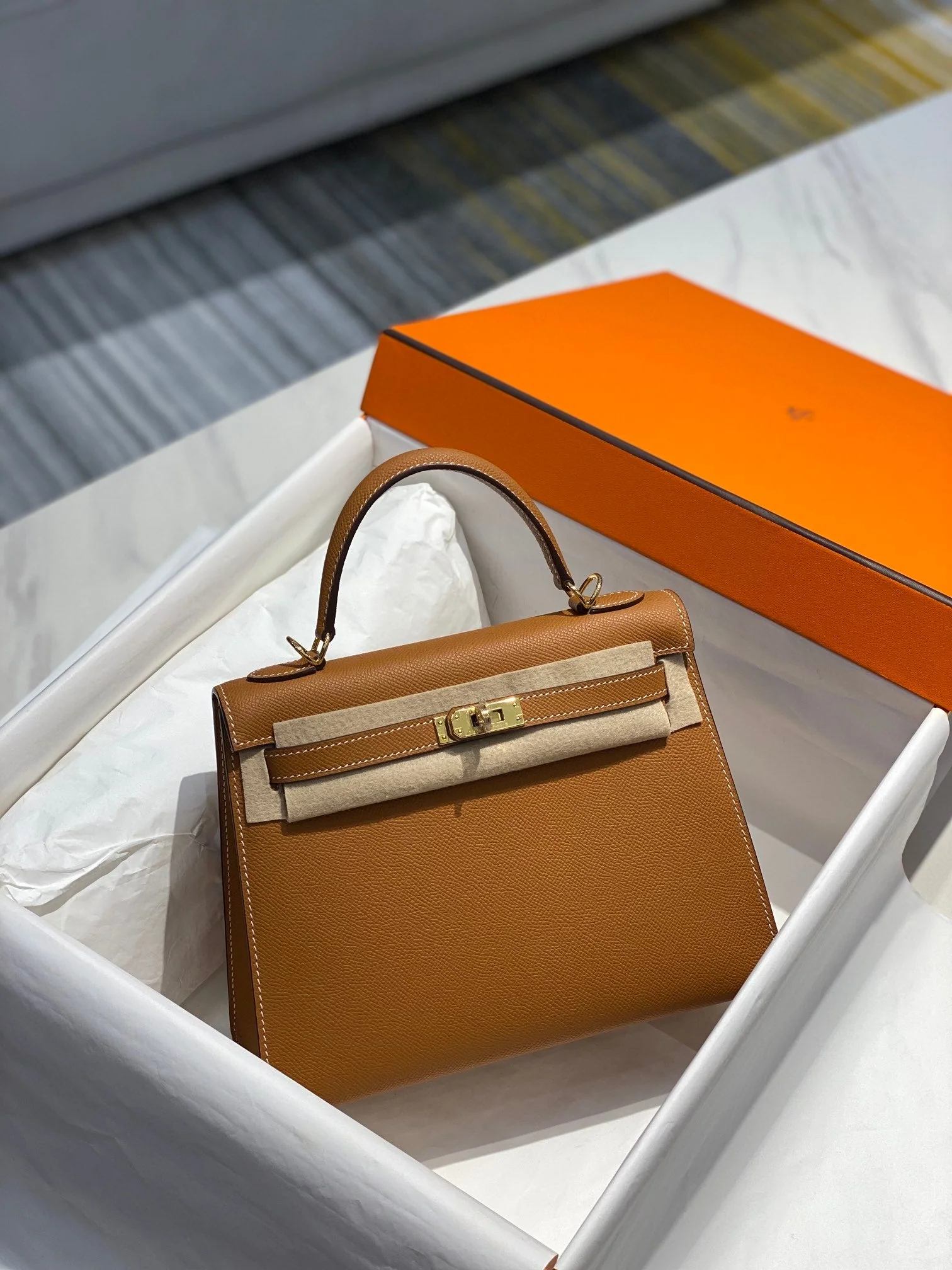 KELLY 28CM IN GOLD EPSOM CALFSKIN GOLD HARDWARE