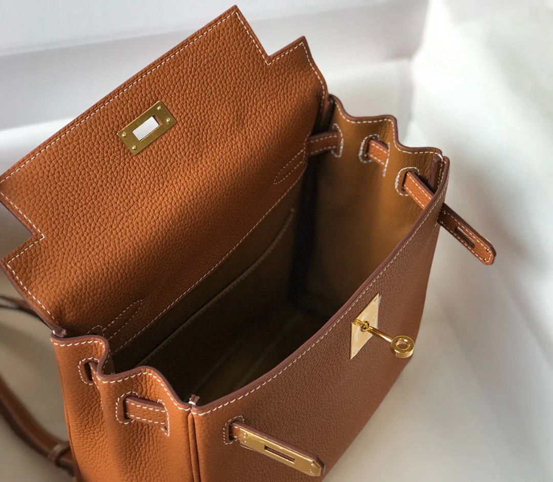 KELLY ADO 22 TOGO BACKPACK IN BROWN CALFSKIN GOLD HARDWARE