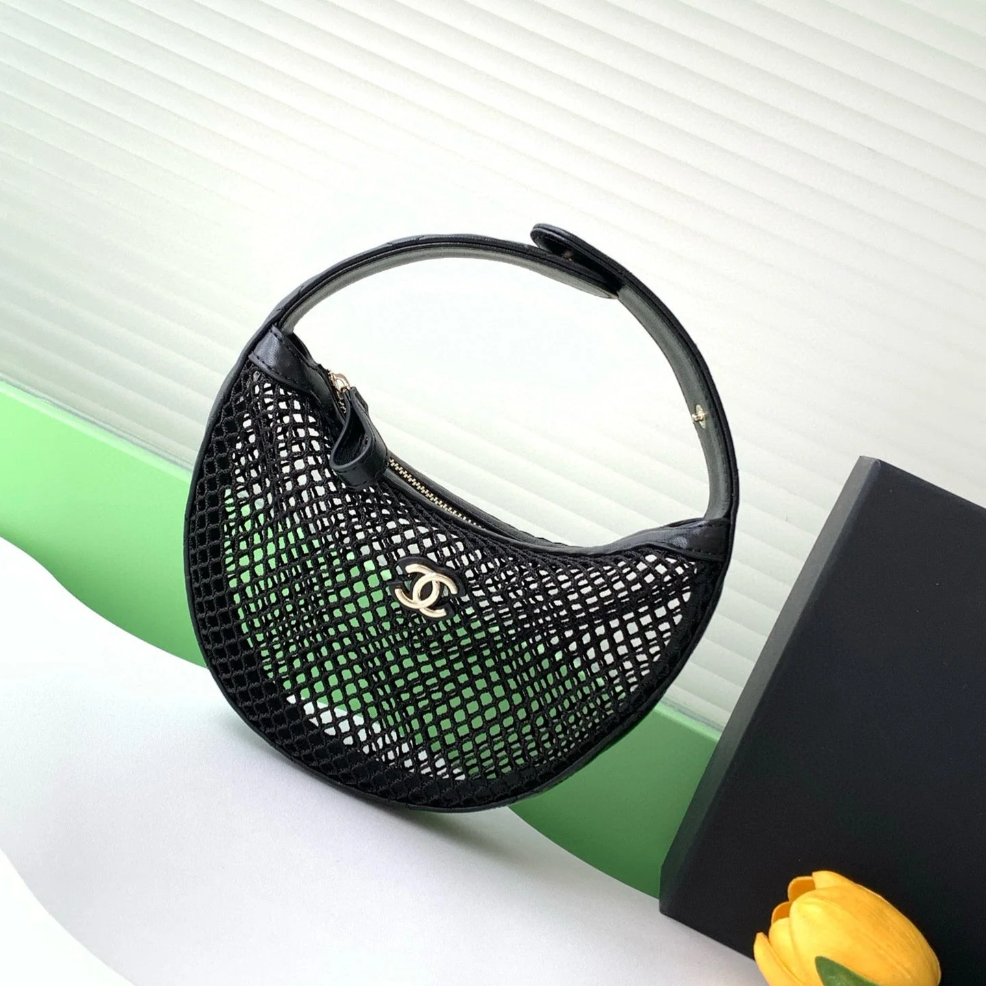 CC 25S POUCH IN BLACK LAMBSKIN WITH MESH GOLD HARDWARE