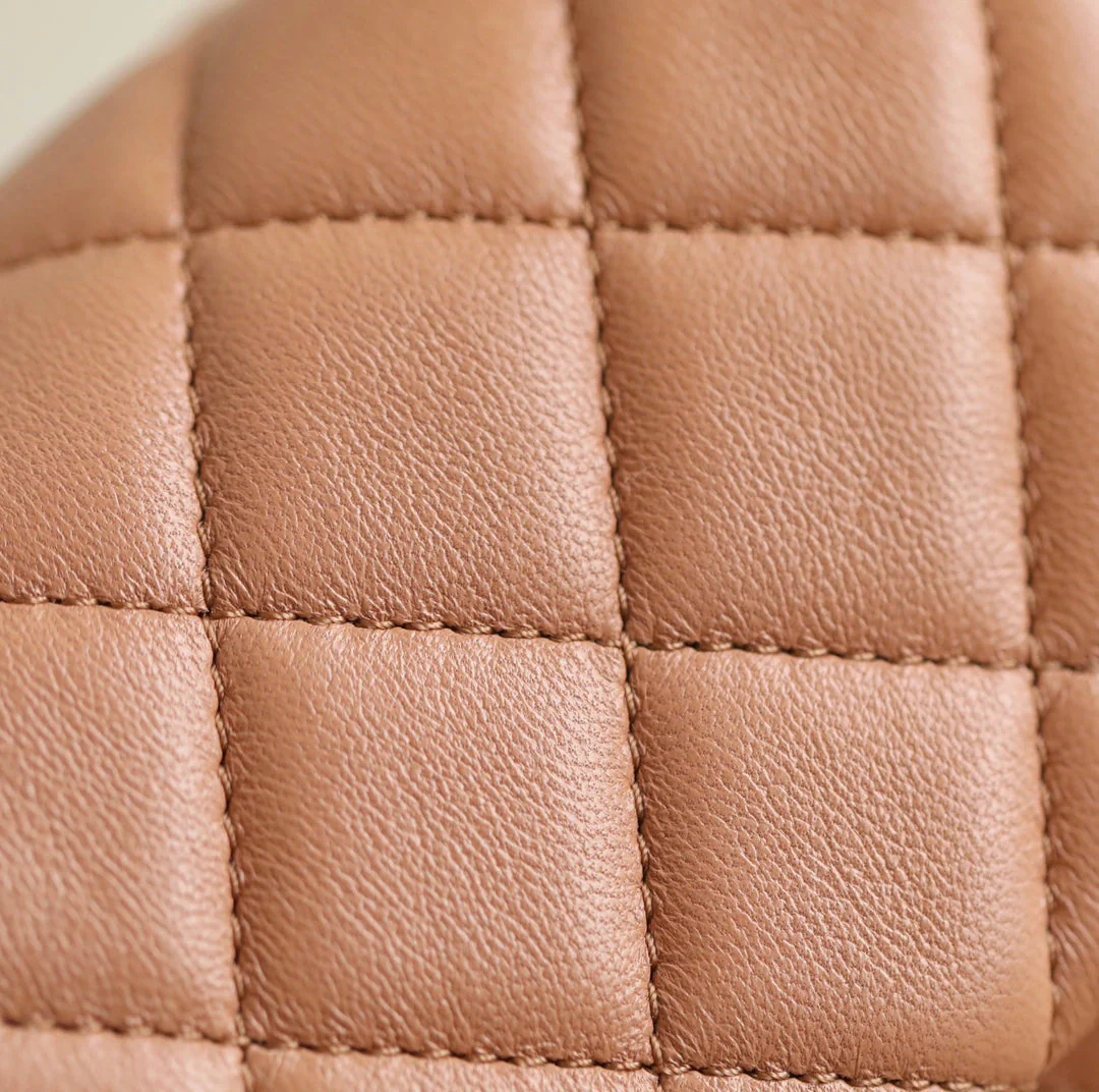 CHANEL 25S FLAP BAG 18 CM IN LIGHT BROWN LAMBSKIN WITH GOLD HARDWARE