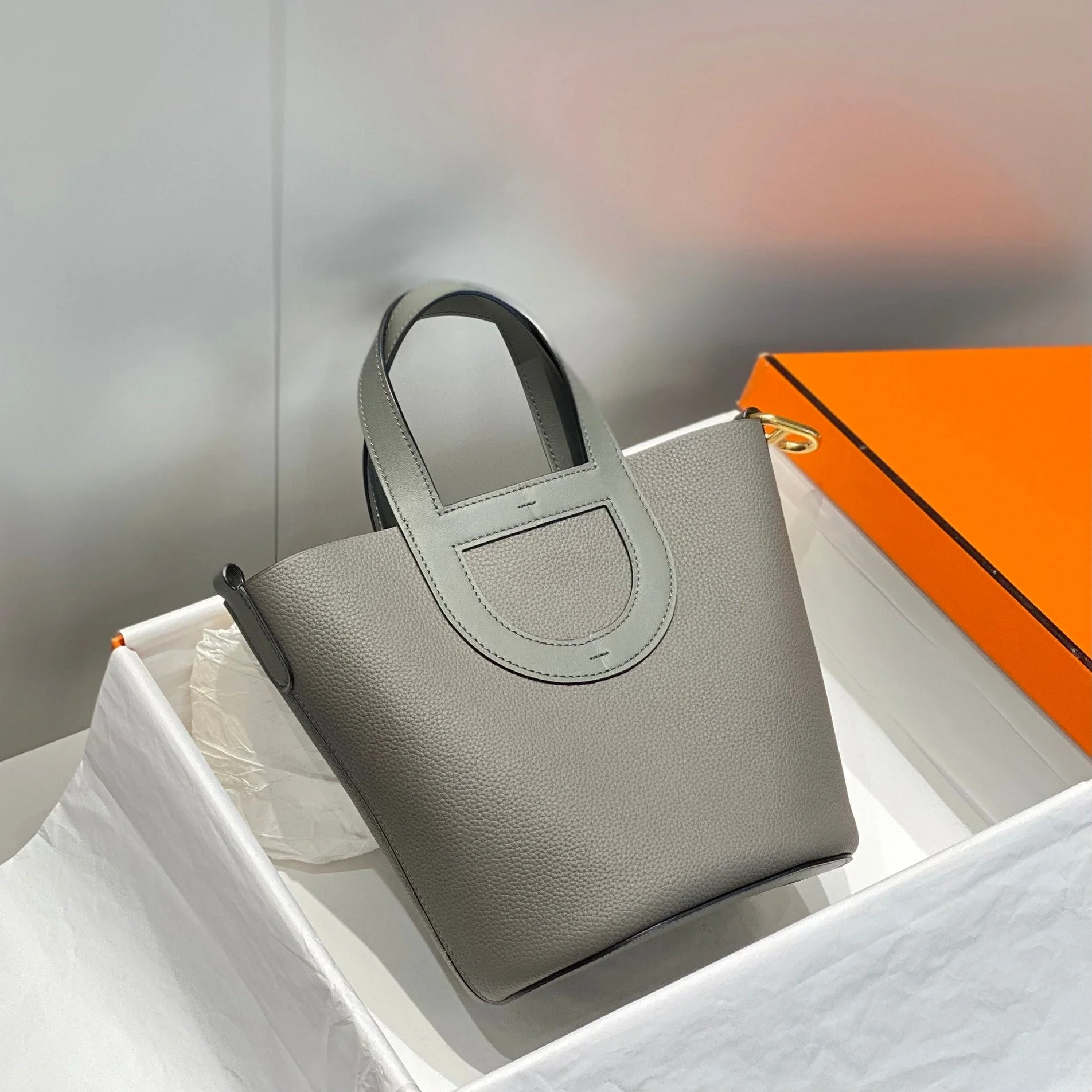 HERMES 25S IN THE LOOP 18 IN ETOUPE CALFSKIN GOLD HARDWARE