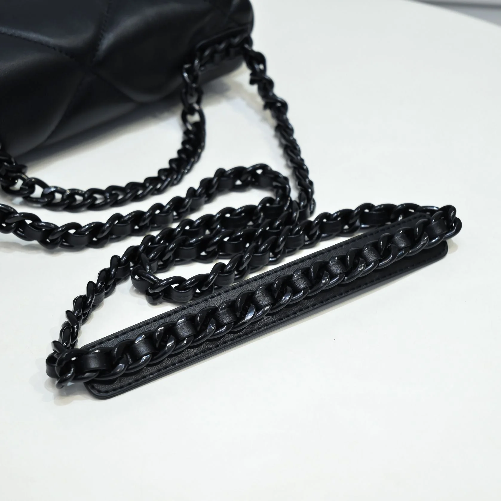 19 FLAP BAG 26CM ALL BLACK