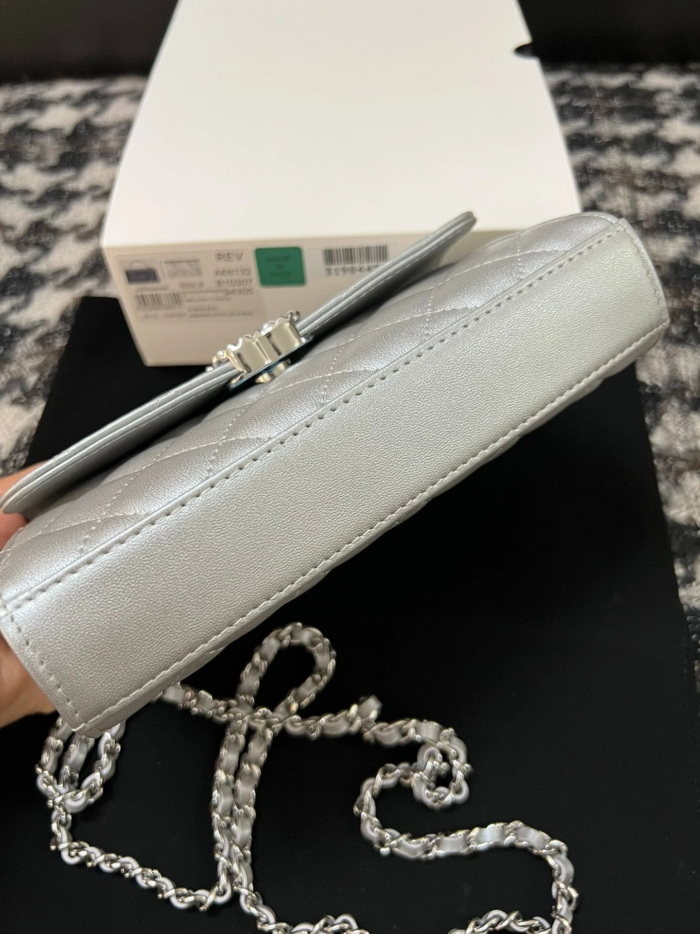 CC KELLY 18 BAG IN SILVER CALFSKIN WITH STRAP