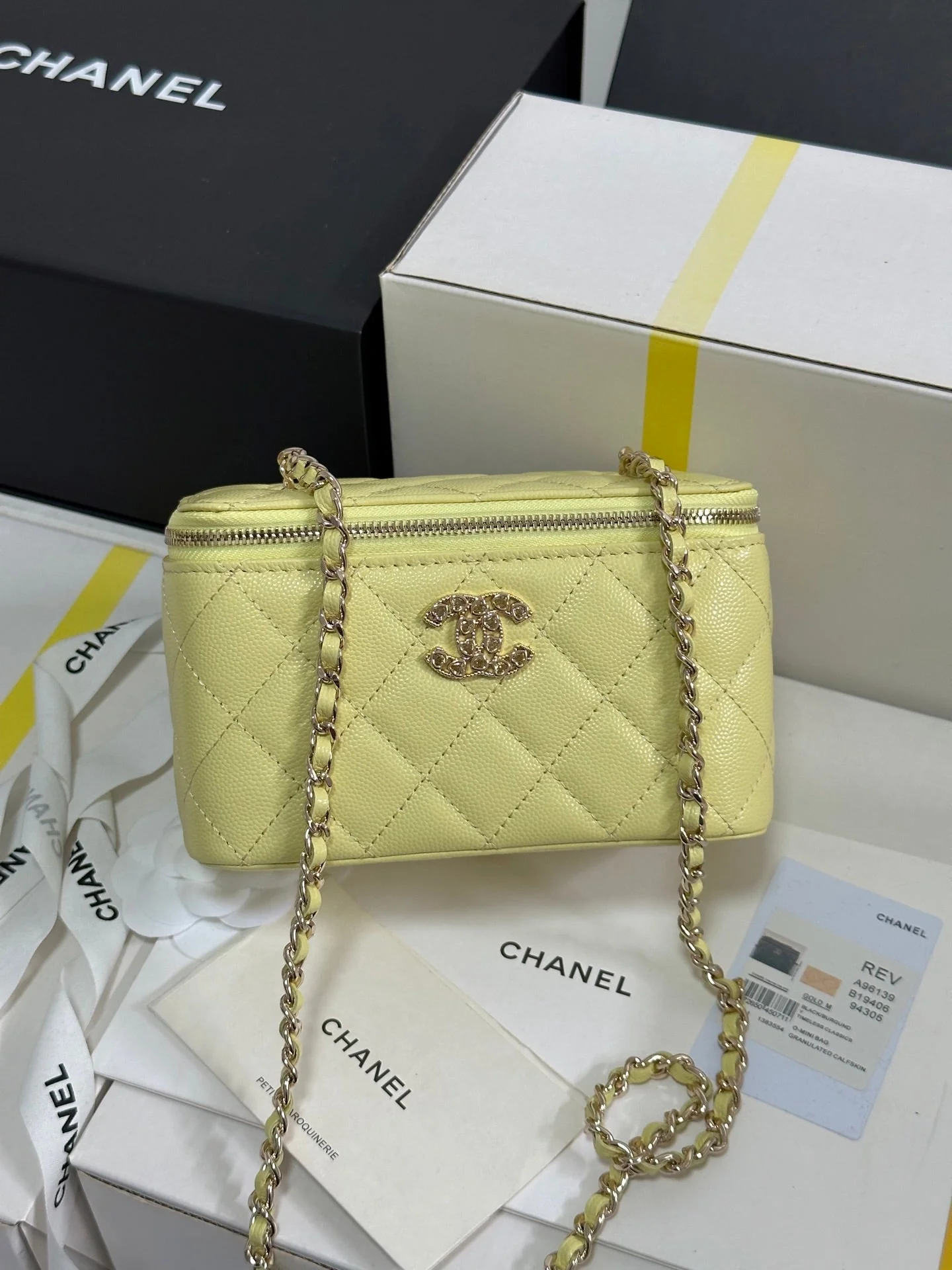VANITY CASE 17 CRYSTAL STUDDED LOGO IN YELLOW CALFSKIN GOLD HARDWARE