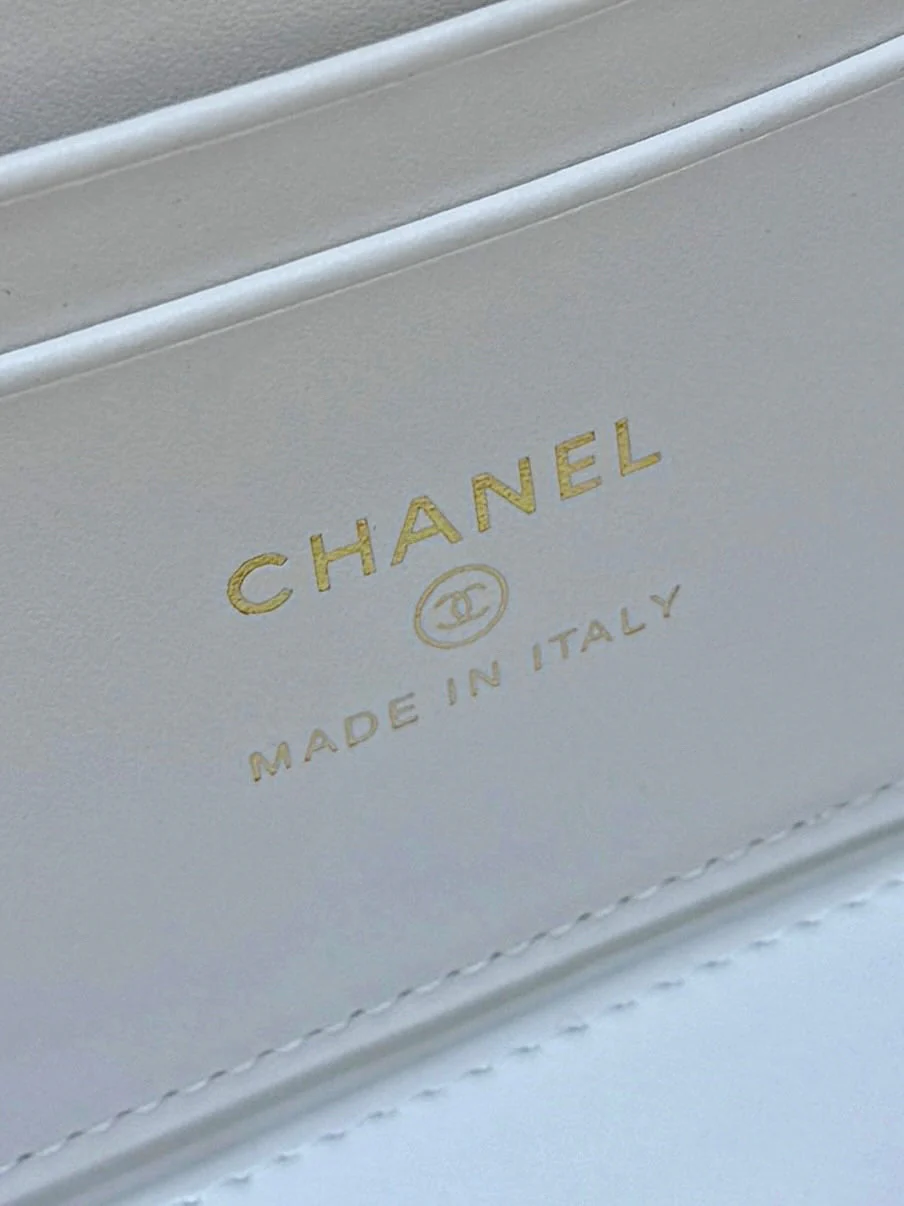 CHANEL 25S COCO CRUSH 17 IN WHITE CALFSKIN GOLD HARDWARE
