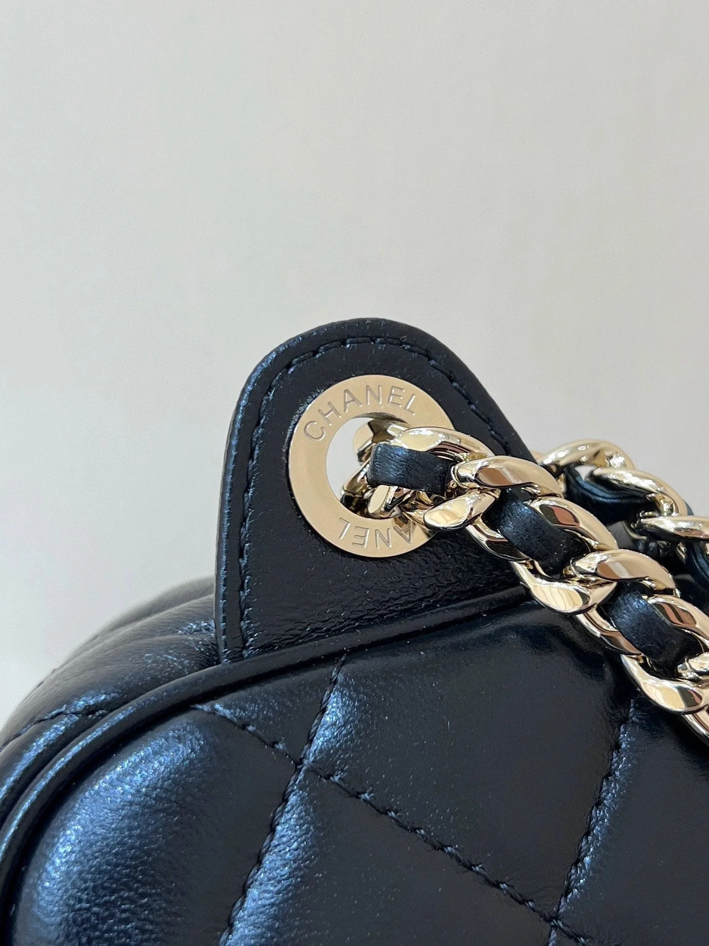 CHANEL CAMERA BAG 24 IN CONGO BLACK SHINY CALFSKIN GOLD CHAIN