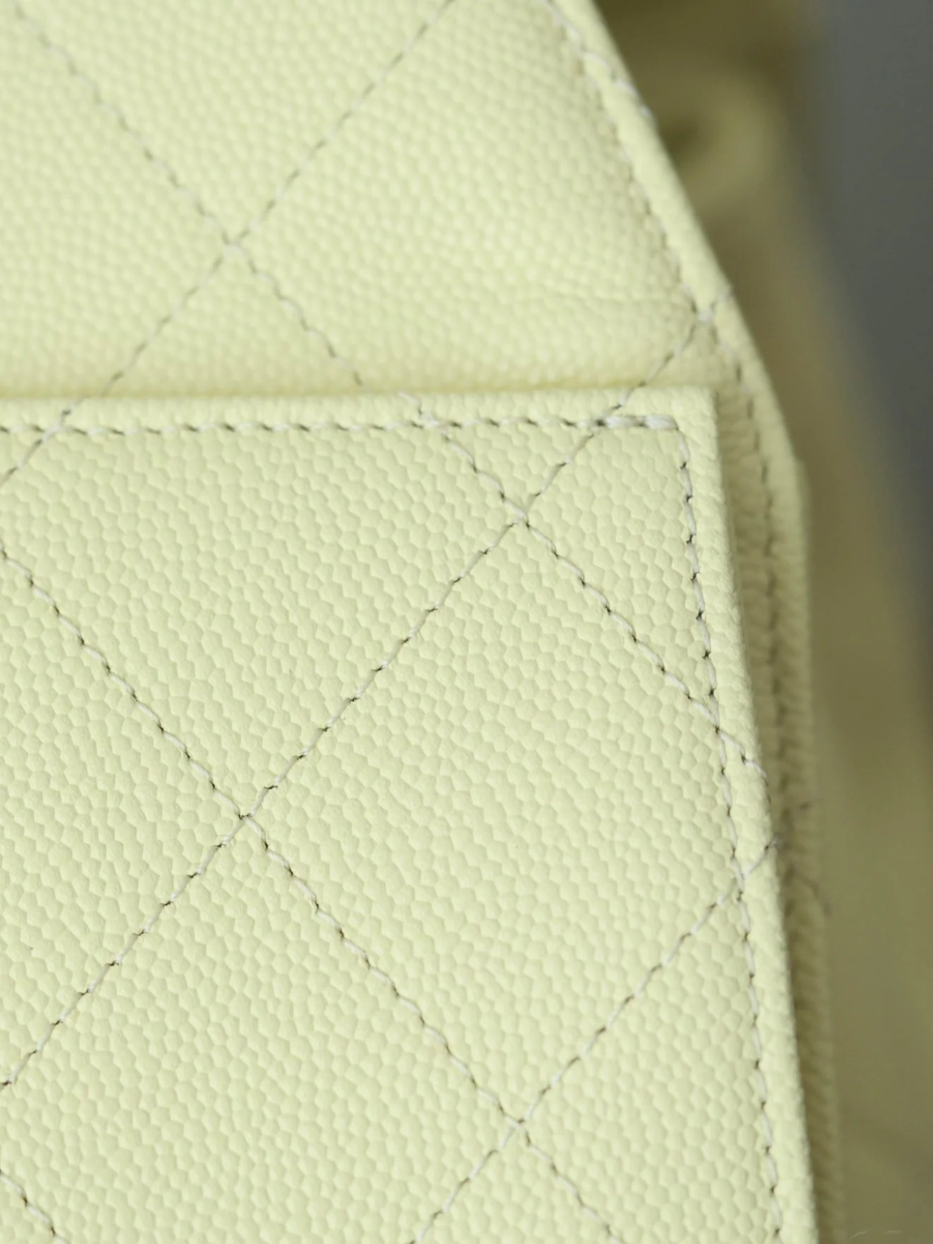 CHANEL 25S HOBO BAG 30 CM IN PASTEL YELLOW LAMBSKIN WITH GOLD HARDWARE
