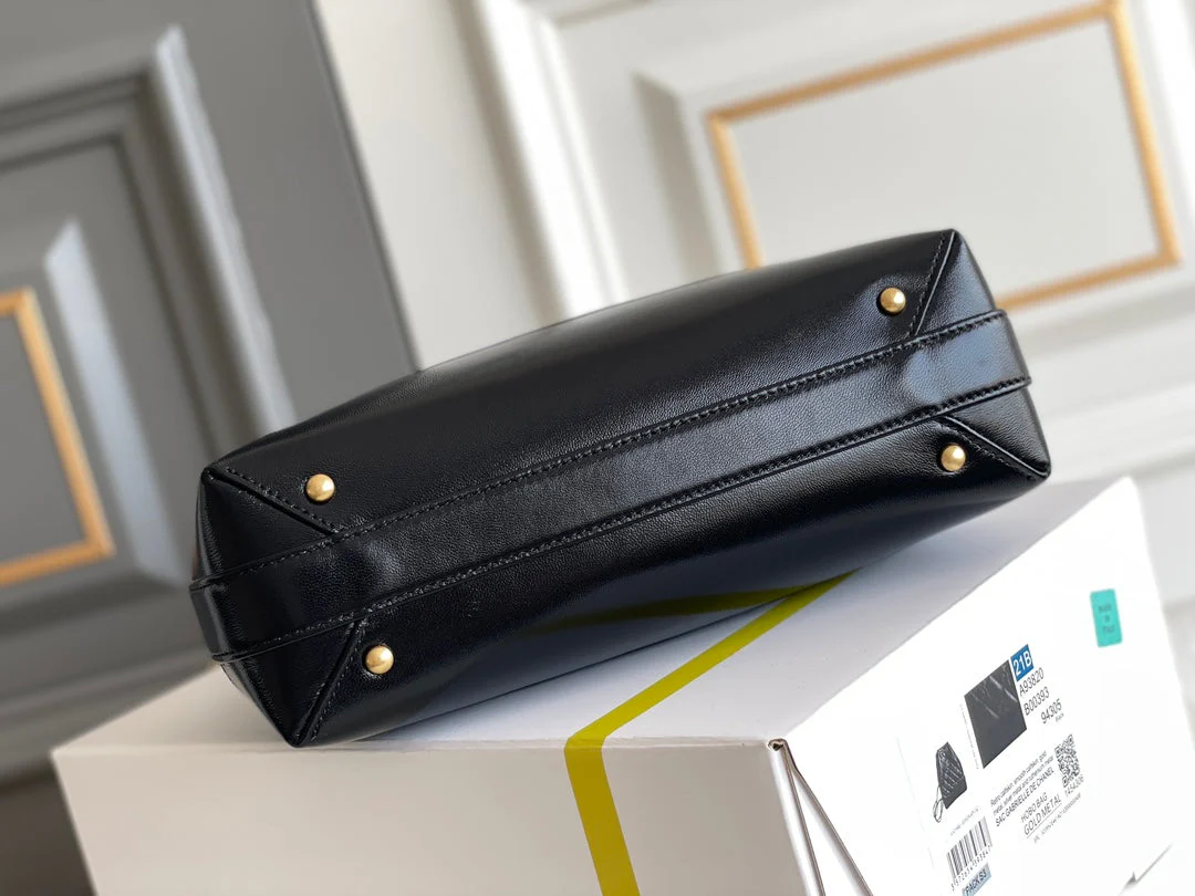 CC MEDIUM 23 BAG WITH HANDLE IN BLACK LAMBSKIN