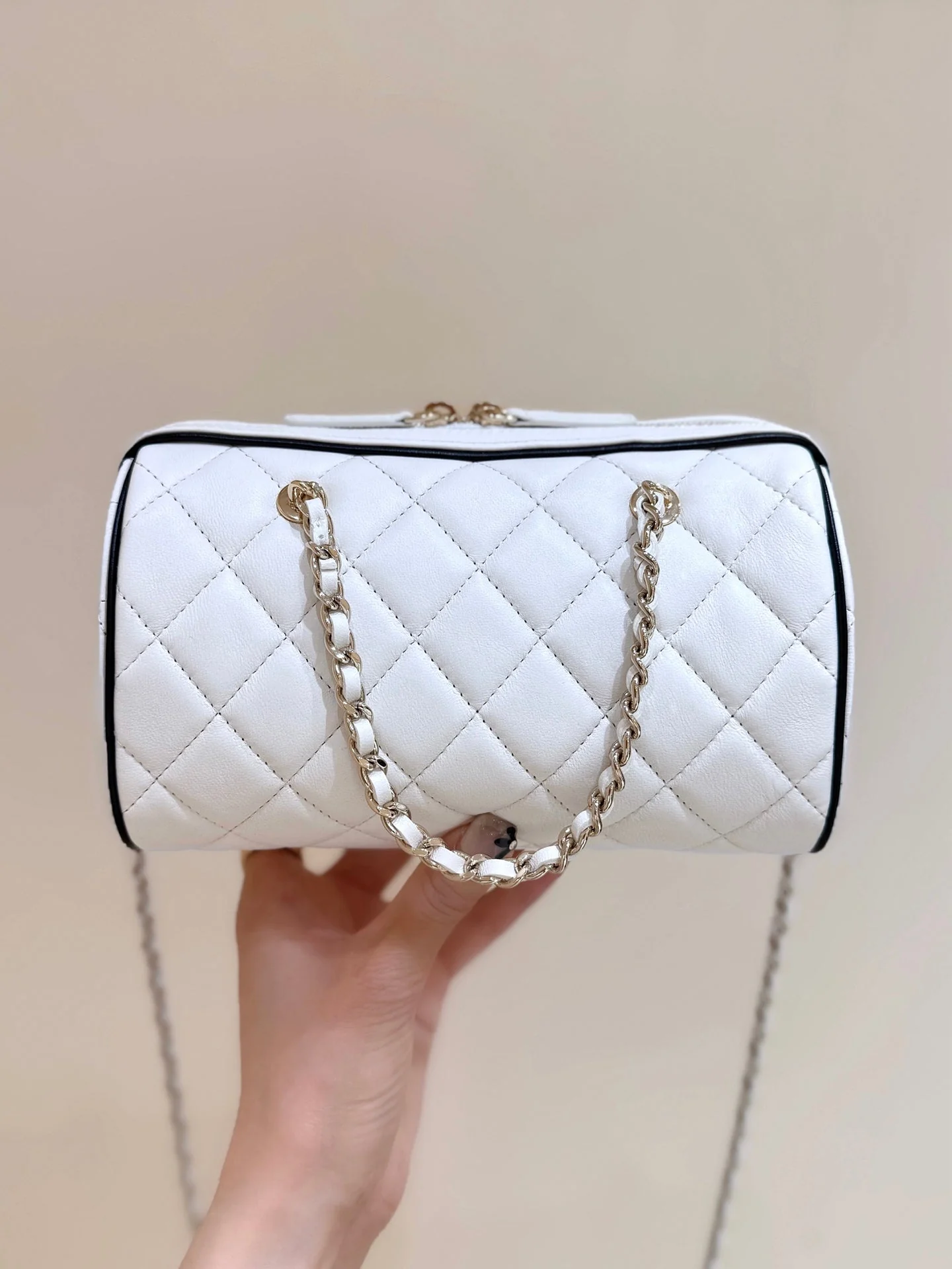 CHANEL 25S CLUTCH WITH CHAIN 18 IN WHITE LAMBSKIN