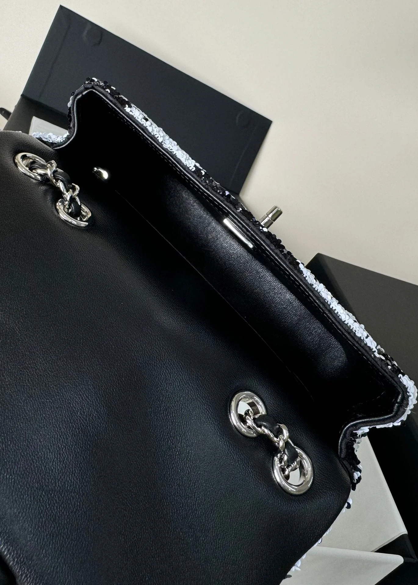 FLAP BAG 20 IN BLACK AND WHITE SEQUINS SILVER HARDWARE