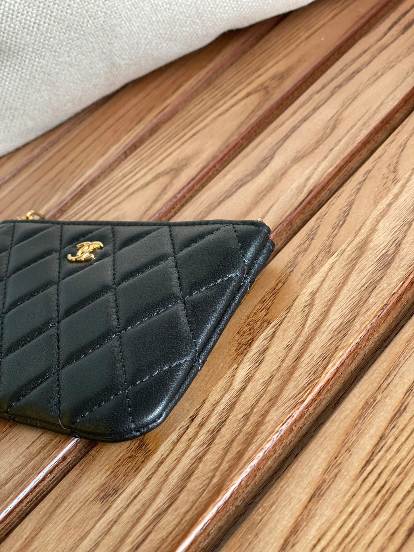 CC CLASSIC SMALL 15 ZIPPED POUCH IN BLACK CALFSKIN
