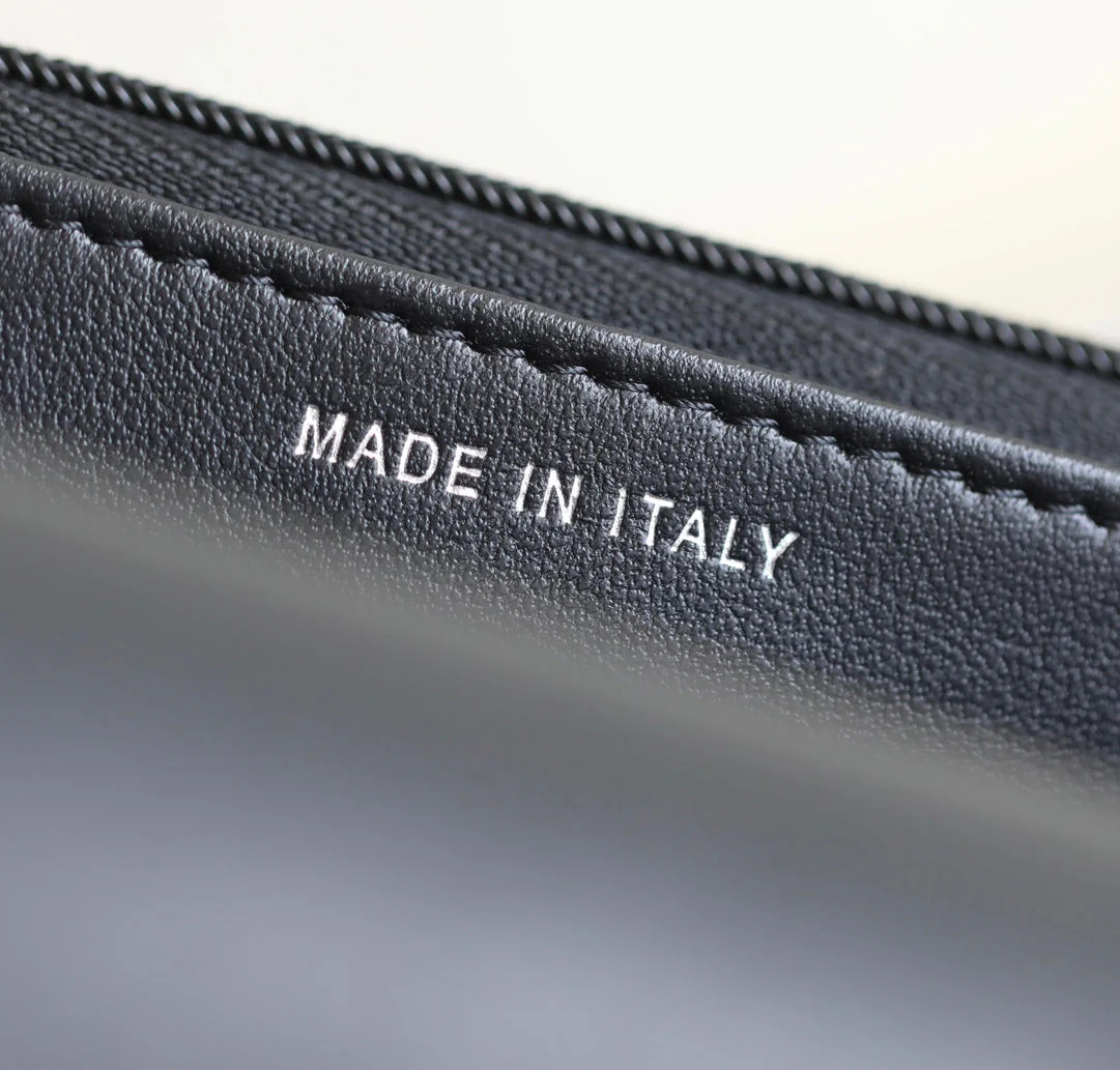CC WOC 19 BLACK LAMBSKIN SILVER HARDWARE