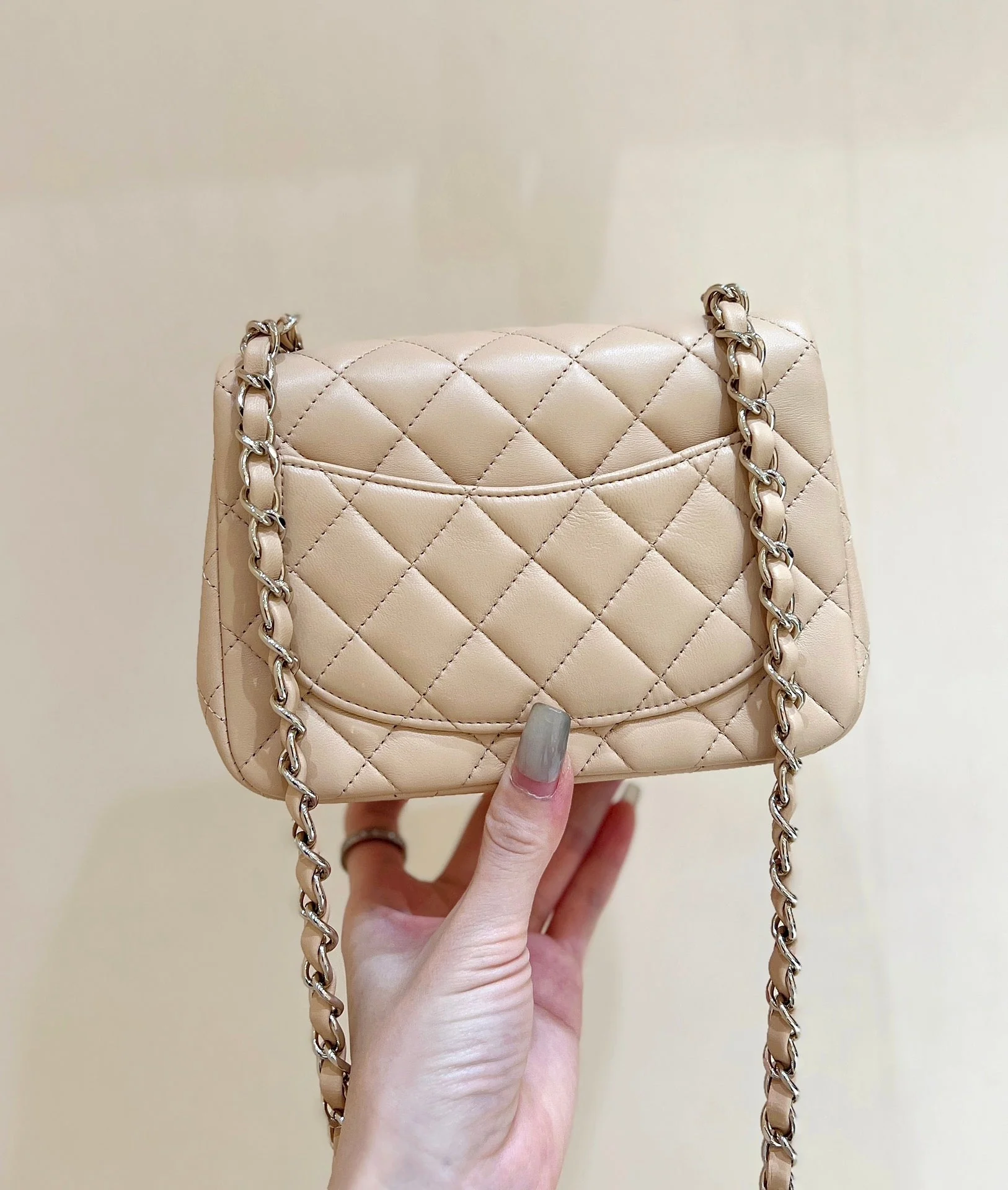 CHANEL 25S FLAP BAG 17 CM IN LIGHT BEIGE LAMBSKIN WITH GOLD HARDWARE