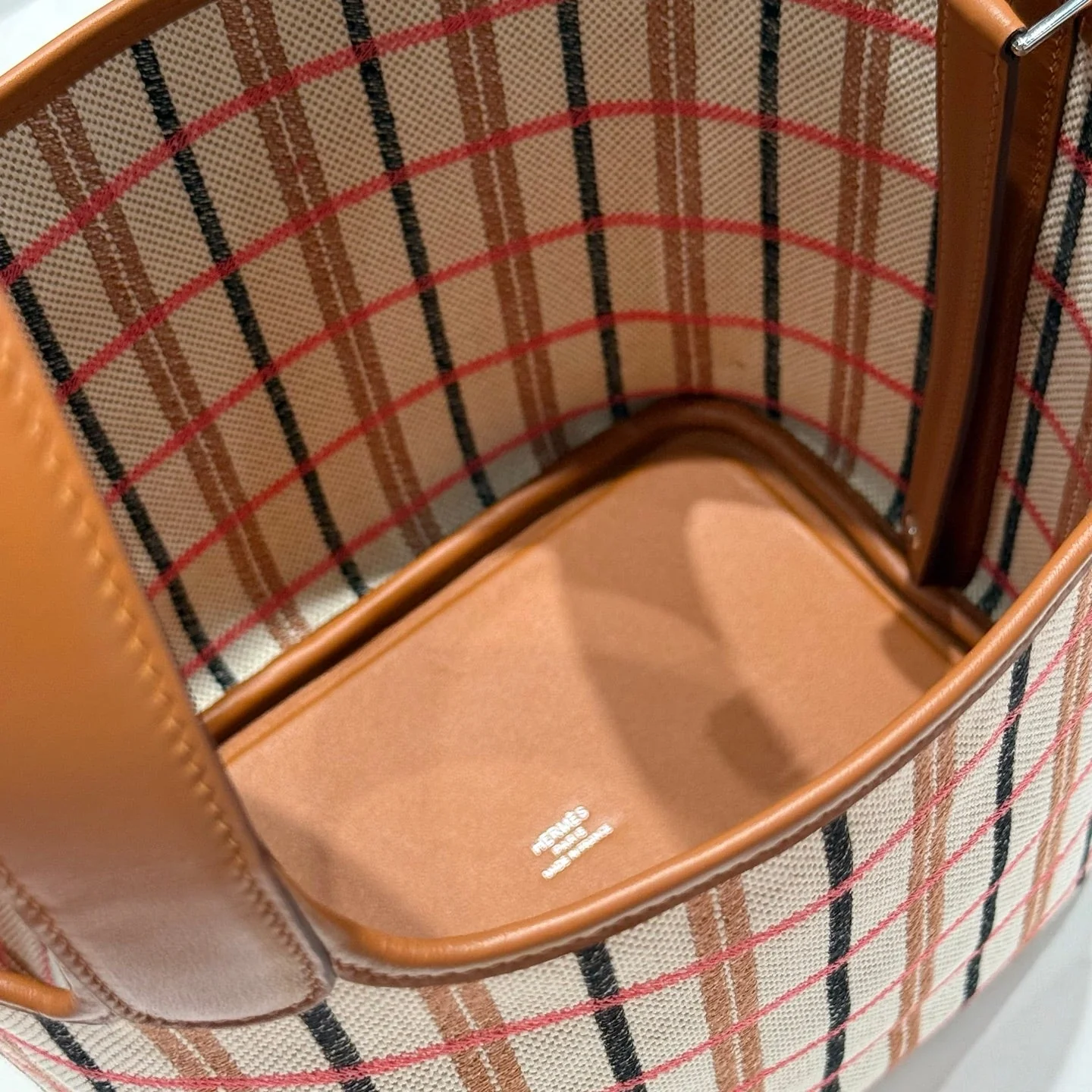 PICOTIN LOCK 18 BAG IN GOLD CALFSKIN ÉCRU/BEIGE/FAUVE/ROSE POP/NOIR EMBROIDERY PLAID CANVAS