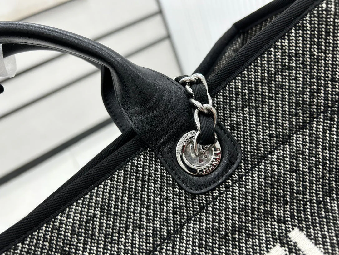 CC DEAUVILLE LARGE 38 TOTE BAG IN BLACK CANVAS WITH WHITE LOGO