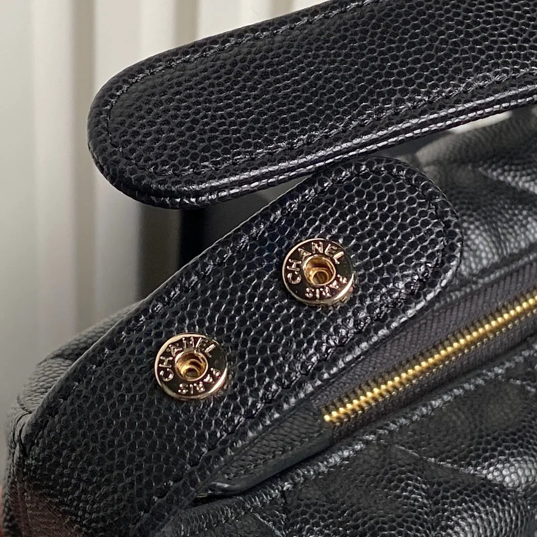 HOBO BAG 21 IN BLACK GRAINED CALFSKIN GOLD HARDWARE