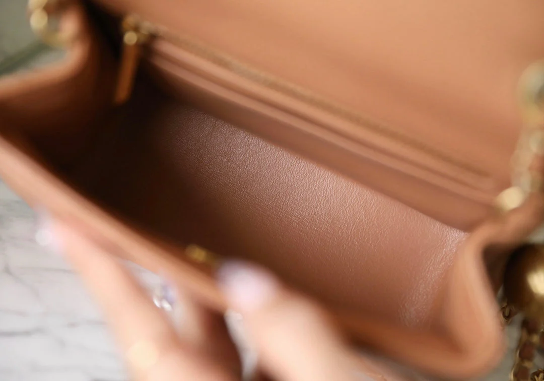 CHANEL 25S FLAP BAG 18 CM IN LIGHT BROWN LAMBSKIN WITH GOLD HARDWARE