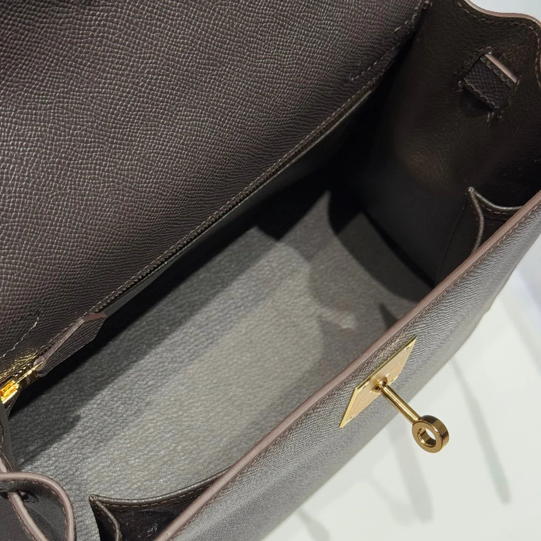 KELLY 28CM IN EBENE EPSOM CALFSKIN GOLD HARDWARE