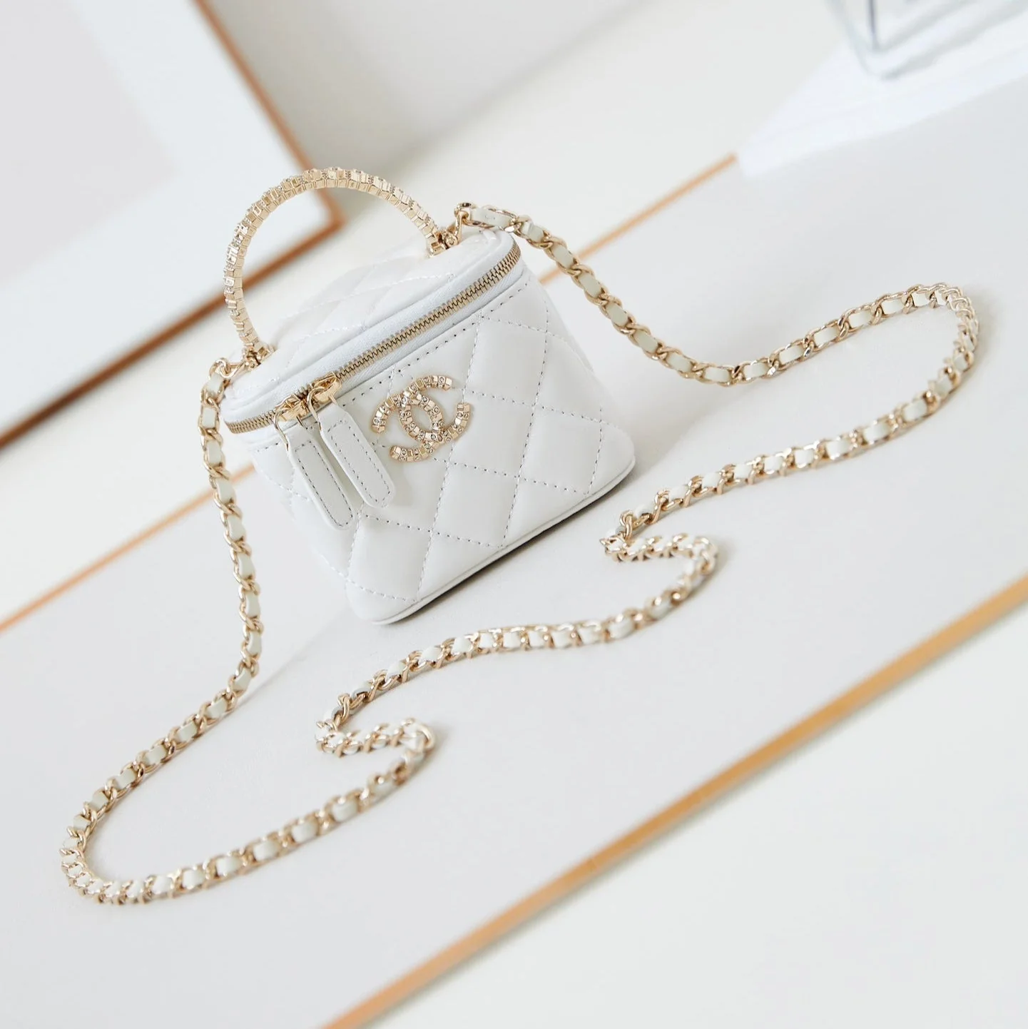 CHANEL 25S MINI VANITY BAG 11 CM IN WHITE LAMBSKIN WITH CRYSTAL-EMBELLISHED CC LOGO