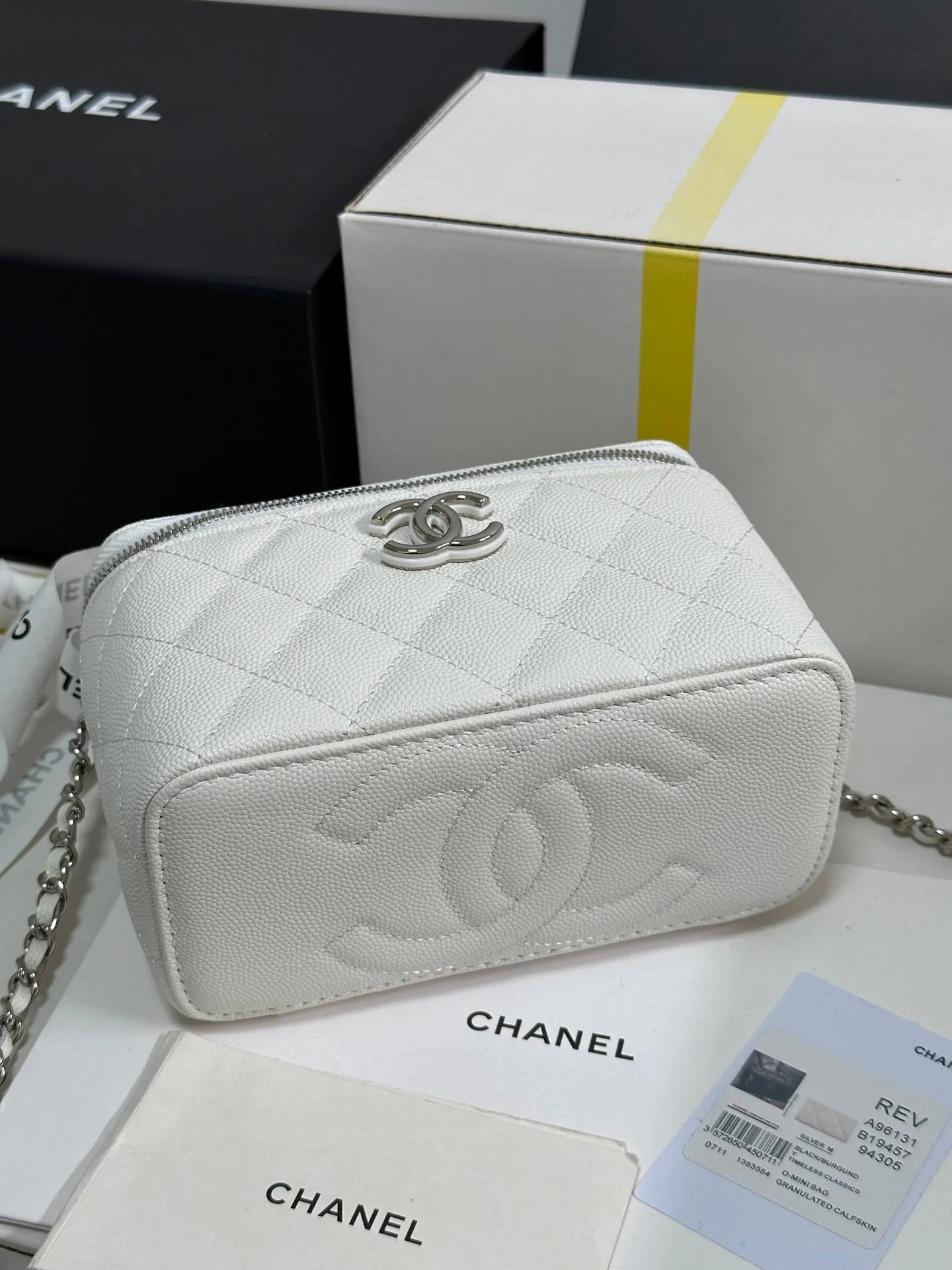 MINI VANITY TOP HANDLE CASE 17 IN WHITE CAVIAR SKIN SILVER-TONE PLATED METAL
